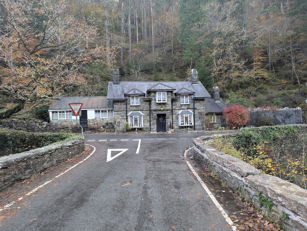 House at Aberglaslyn Bridge, submitted by BertyBasset on 16-11-2025.
© Robin Griffiths House at Aberglaslyn Bridge