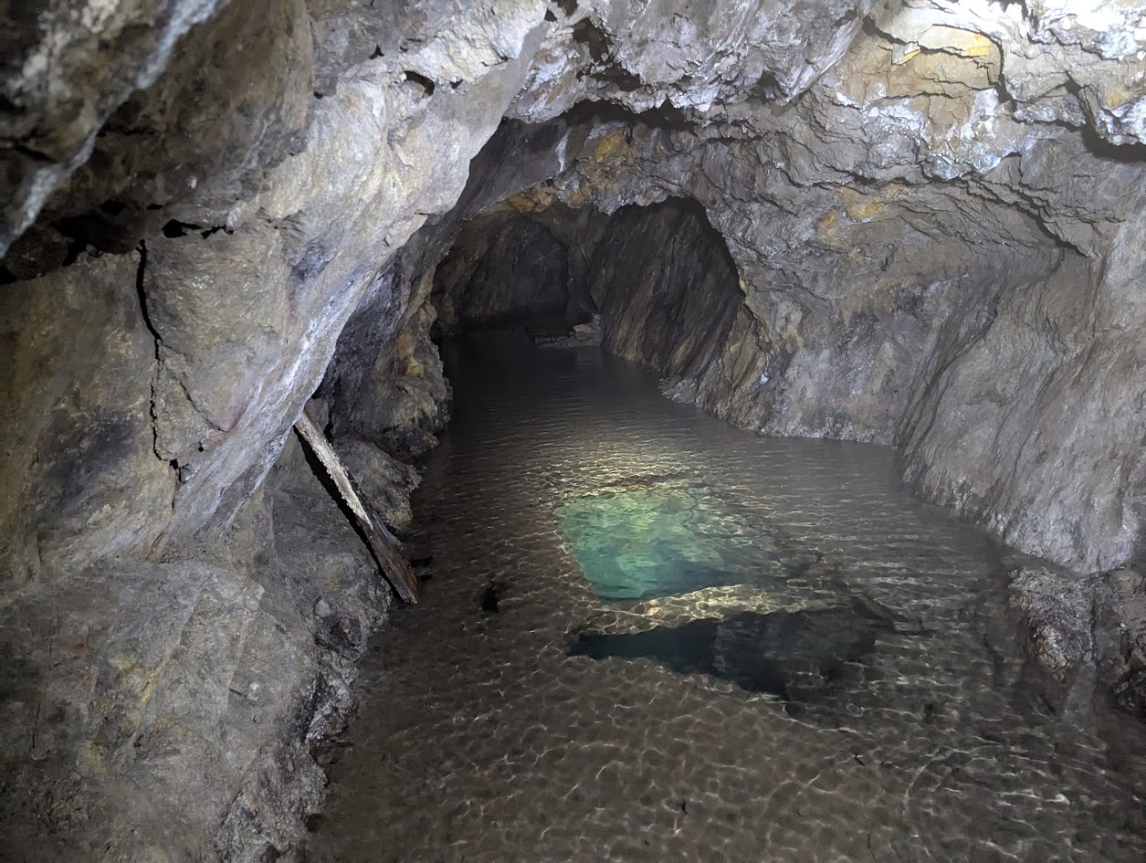 Bwlch y Plwm Deep Adit. Flooded stope in first crosscut., submitted by BertyBasset on 16-11-2025.
© Robin Griffiths Bwlch y Plwm Deep Adit. Flooded stope in first crosscut.