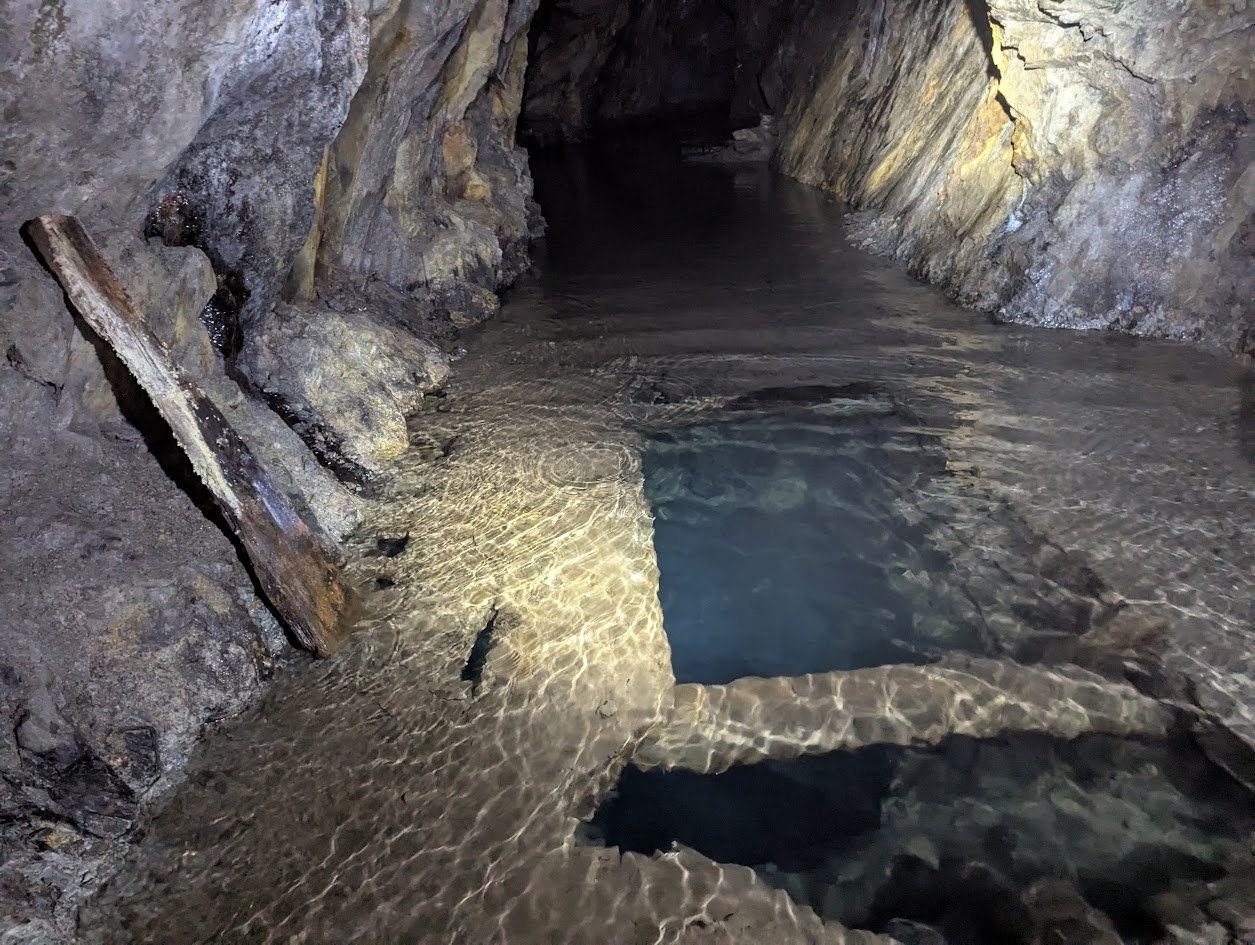 Bwlch y Plwm Deep Adit. Flooded stope in first crosscut., submitted by BertyBasset on 16-11-2025.
© Robin Griffiths Bwlch y Plwm Deep Adit. Flooded stope in first crosscut.