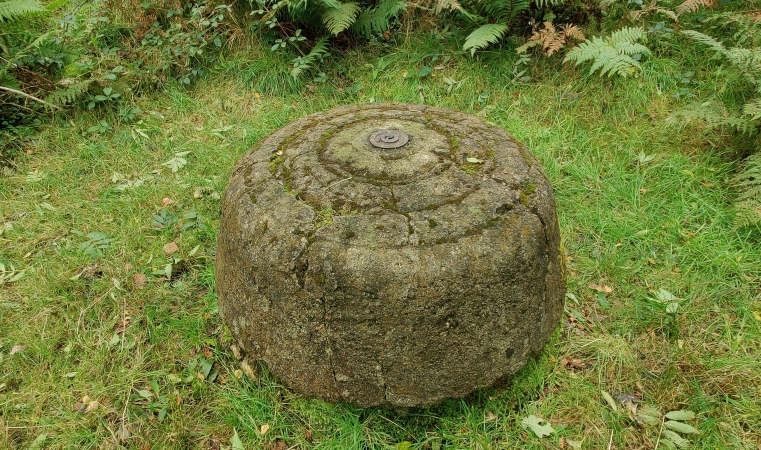 Axle stone, submitted by ilt on 10-12-2025.
© Iain Taylor Axle stone