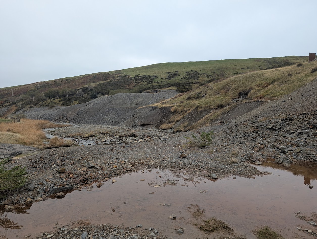 Dylife tips below main road, submitted by BertyBasset on 16-11-2025.
© Robin Griffiths Dylife tips below main road