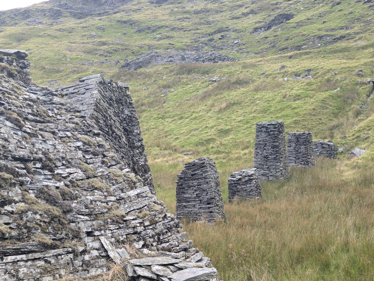 Conglog - support for wooden launders