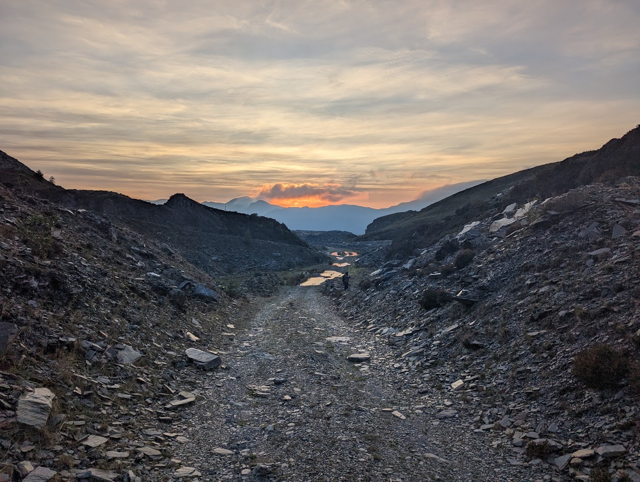 Maenofferen looking towards Moelwyns