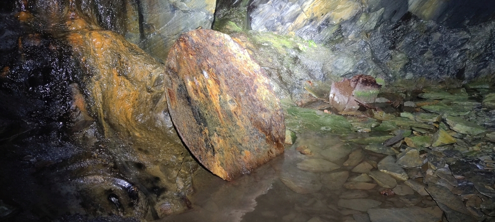 Turntable platform, submitted by ilt on 12-12-2025.
© Iain Taylor Turntable platform