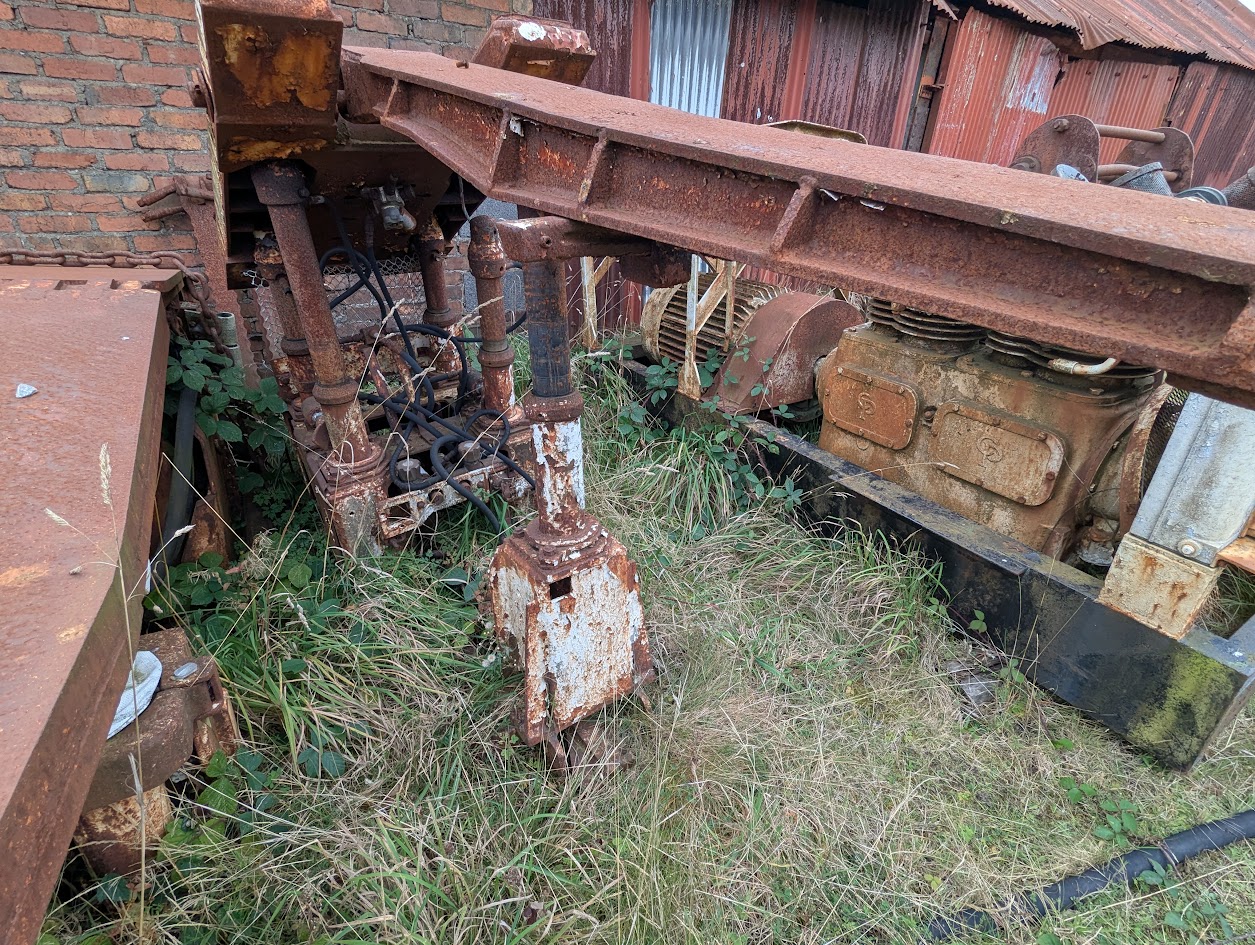 Hydraulic roof supports, submitted by BertyBasset on 16-11-2025.
© Robin Griffiths Hydraulic roof supports