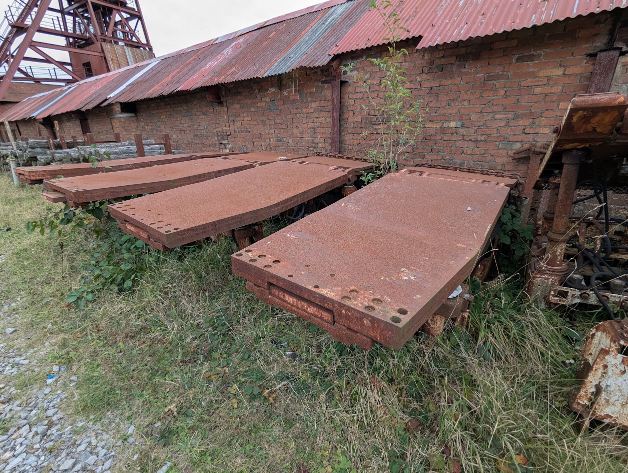 Hydraulic roof supports, submitted by BertyBasset on 16-11-2025.
© Robin Griffiths Hydraulic roof supports