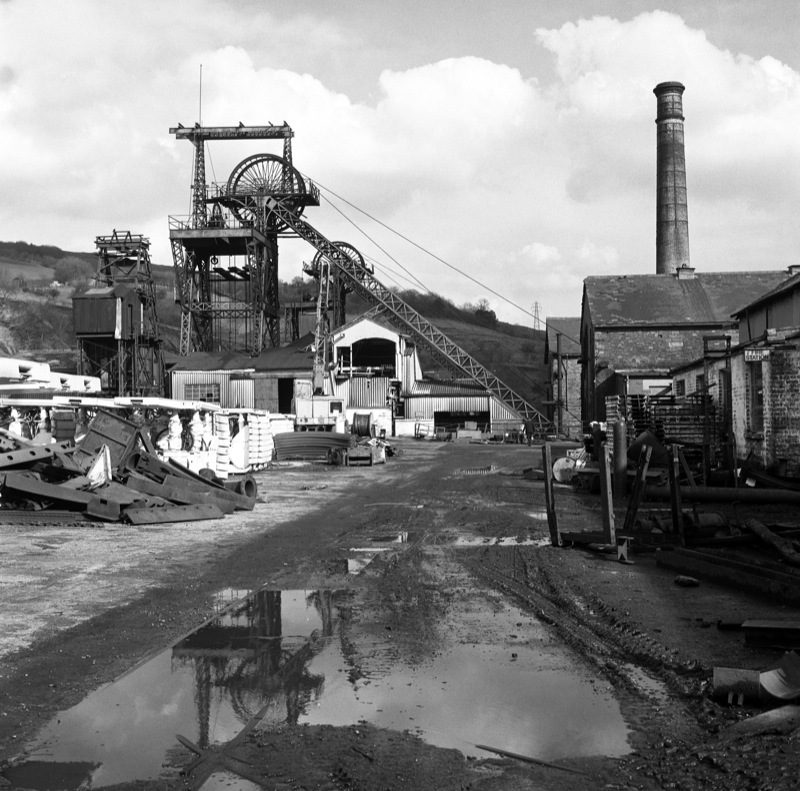 Lewis Merthyr Colliery, 1977, hydraulic roof supports in the yard waiting to be taken underground