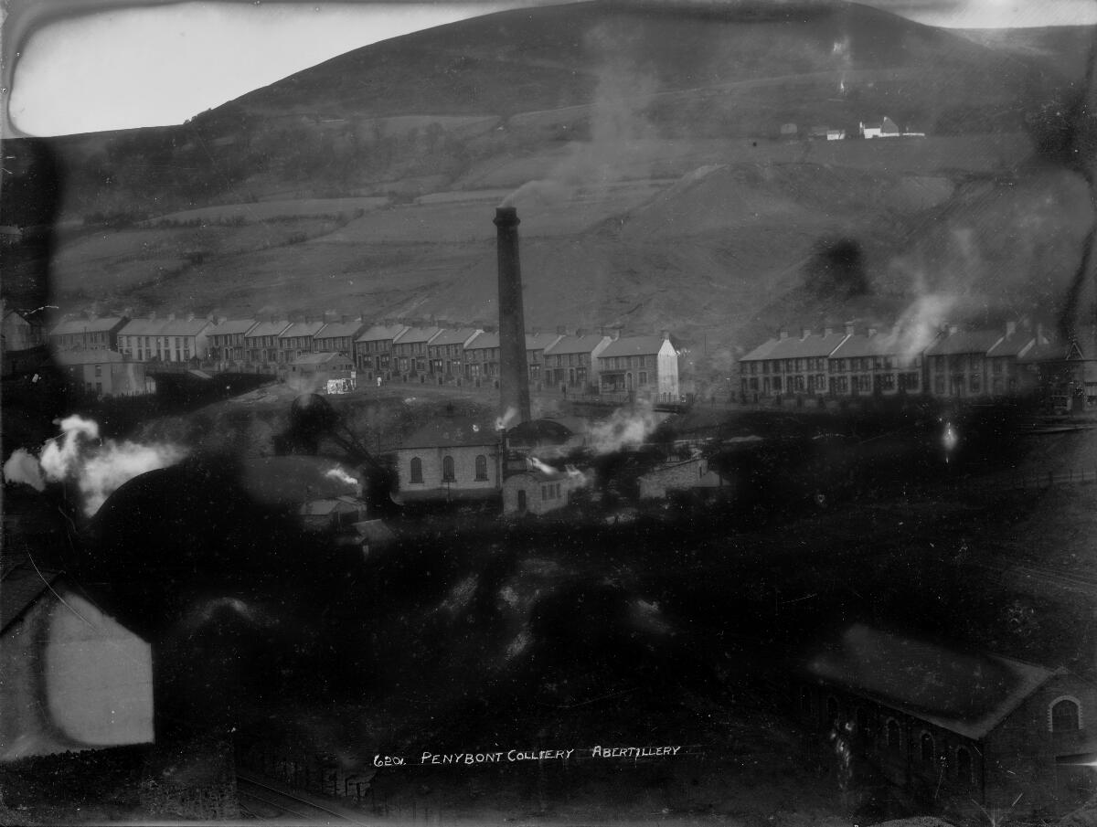 Penebont Colliery, Abertillery c1905, submitted by Buddle-Bot on 03-09-2025.
http://creativecommons.org/publicdomain/mark/1.0/ National Library of Wales Penebont Colliery, Abertillery c1905