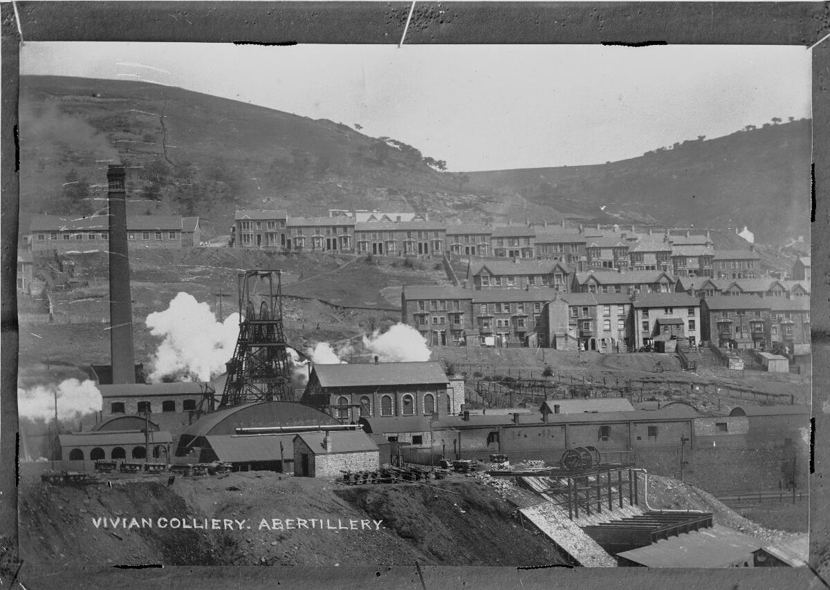 Vivian Colliery Abertillery c1905, submitted by Buddle-Bot on 03-09-2025.
http://creativecommons.org/publicdomain/mark/1.0/ National Library of Wales Vivian Colliery Abertillery c1905