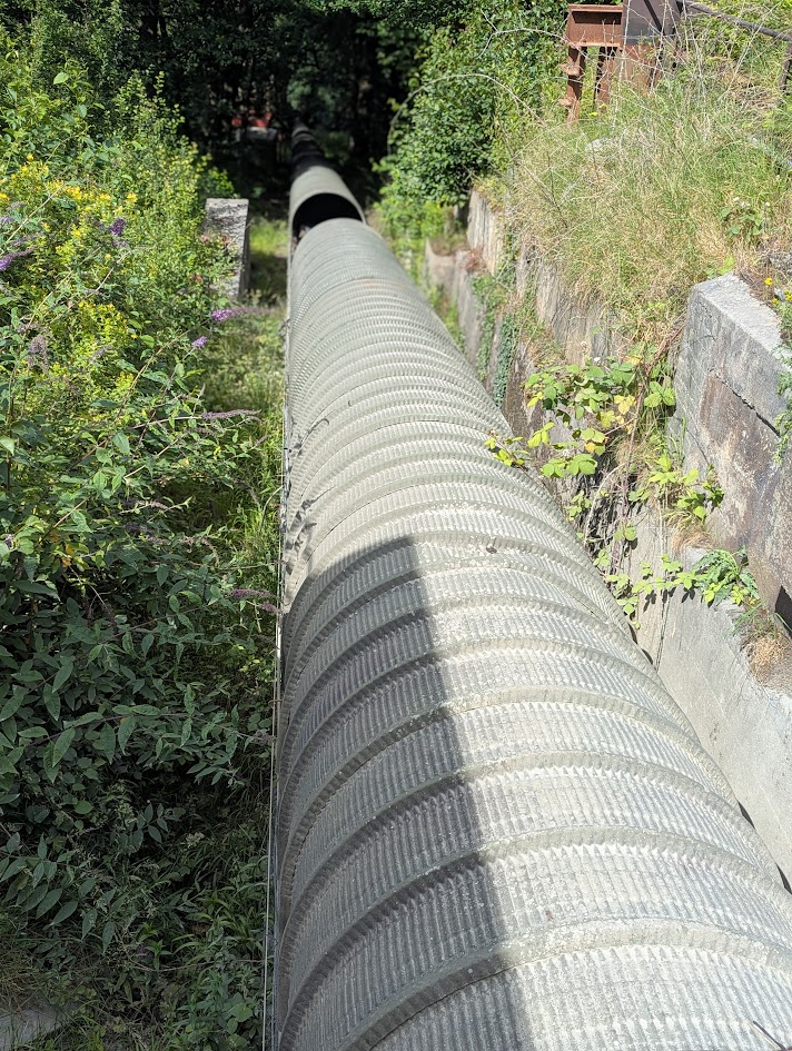 Covered conveyor, submitted by BertyBasset on 16-11-2025.
© Robin Griffiths Covered conveyor