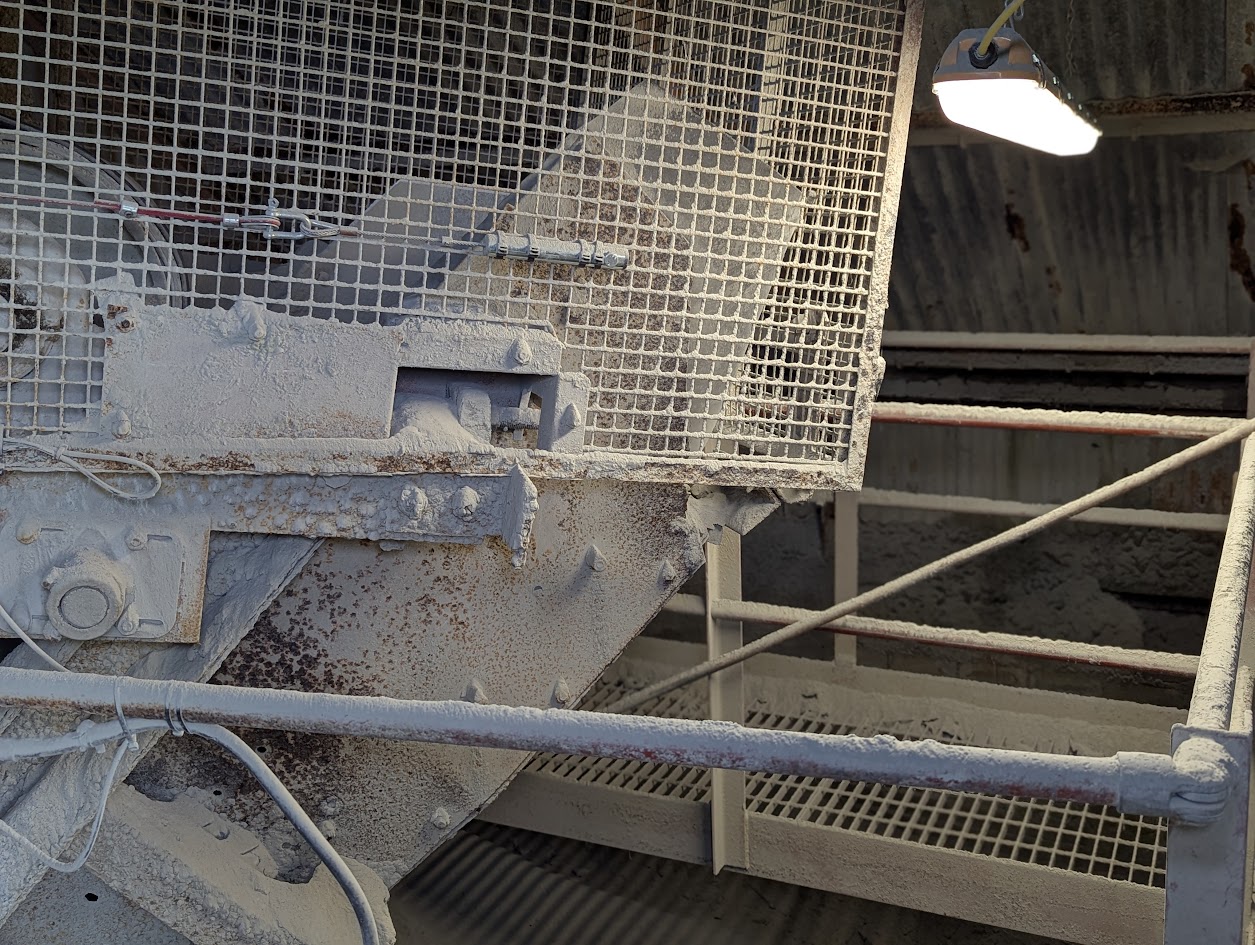 End of conveyor section, submitted by BertyBasset on 16-11-2025.
© Robin Griffiths End of conveyor section