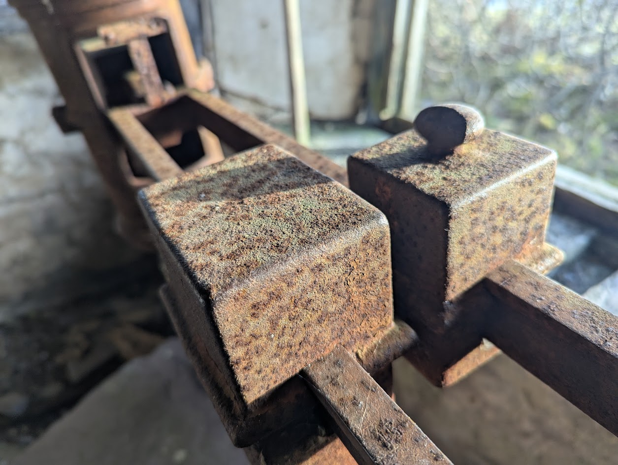 Penyrorsedd - weighbridge details, submitted by BertyBasset on 08-05-2025.
© Robin Griffiths Penyrorsedd - weighbridge details