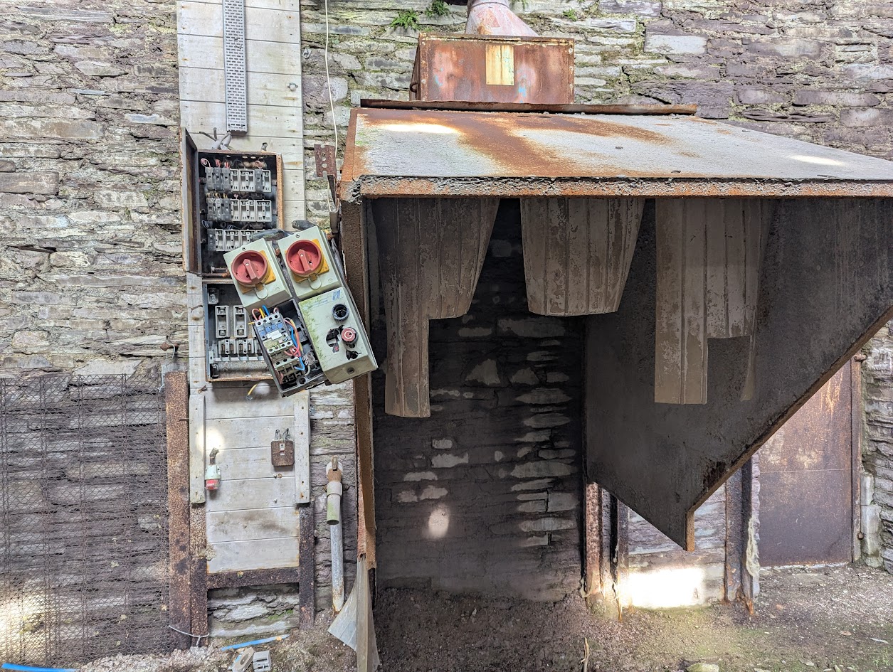 Penyrorsedd - 'modern' shed, submitted by BertyBasset on 08-05-2025.
© Robin Griffiths Penyrorsedd - 'modern' shed