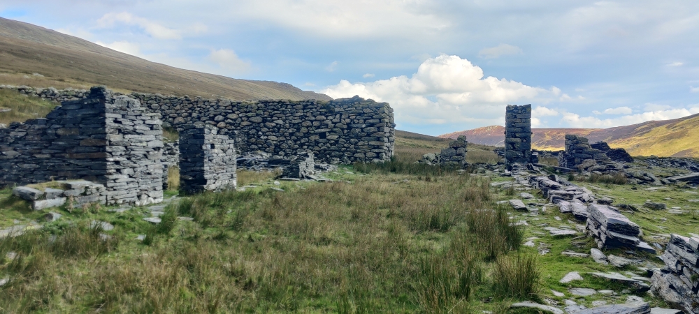 Mills area and substantial country rock launder