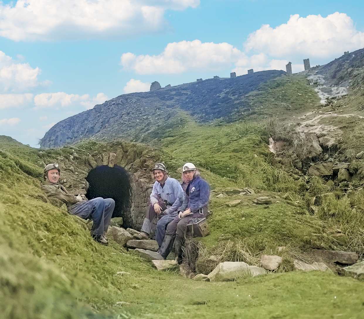 'Models' outside Raws Level 1977, submitted by Dickie Bird.
© Richard Bird 'Models' outside Raws Level 1977