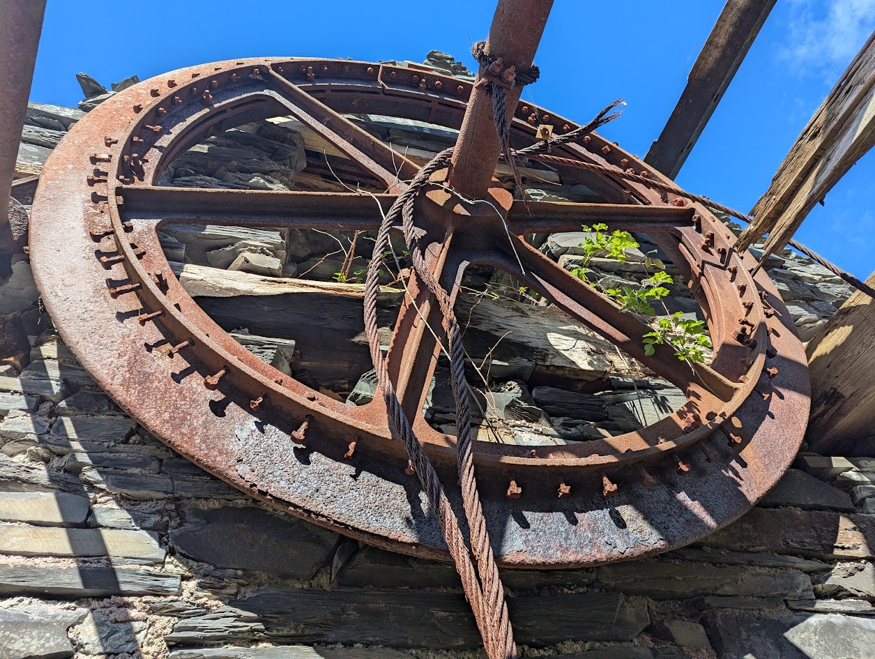 Gaewern - drum details, submitted by BertyBasset on 08-05-2025.
© Robin Griffiths Gaewern - drum details