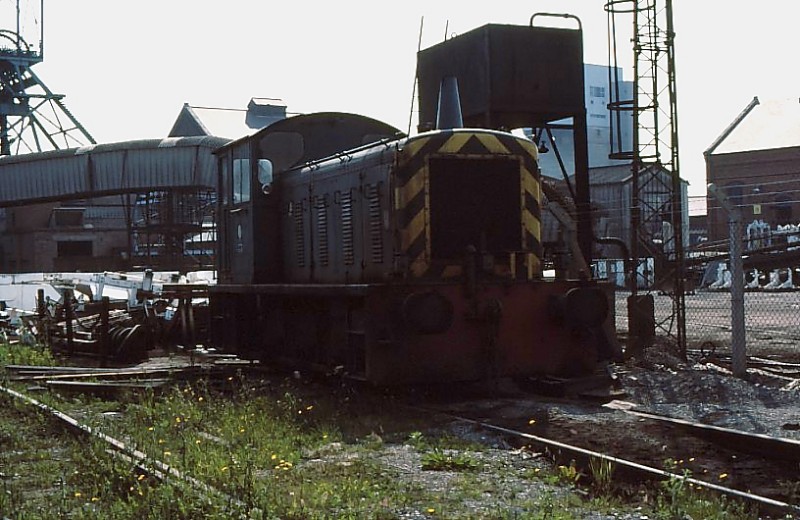 Ex BR D2229 ,now NCB No 5 at Manton Wood Colliery, submitted by Buddle-Bot on 18-09-2024.
Phil Sangwell https://creativecommons.org/licenses/by-sa/2.0/ Ex BR D2229 ,now NCB No 5 at Manton Wood Colliery