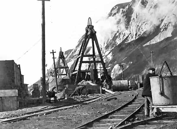 No.2 pit (Simpson) is seen in the foreground with No.1 pit (Brady) to the rear c1898. , submitted by Buddle-Bot on 05-10-2024.
Public Domain No.2 pit (Simpson) is seen in the foreground with No.1 pit (Brady) to the rear c1898.