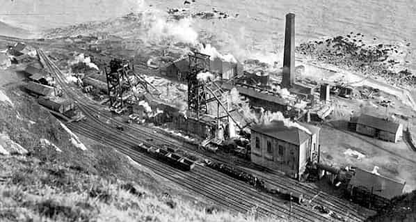Looking down on Shakespeare Colliery from the cliff top c1913. , submitted by Buddle-Bot on 05-10-2024.
Public Domain Looking down on Shakespeare Colliery from the cliff top c1913.