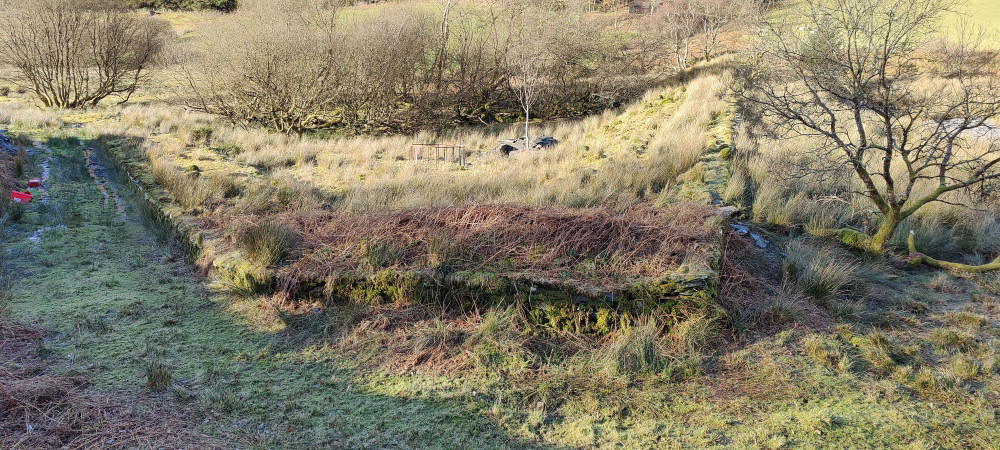 Dam (now breached) and spillway, submitted by ilt on 27-01-2025.
© Iain Taylor Dam (now breached) and spillway