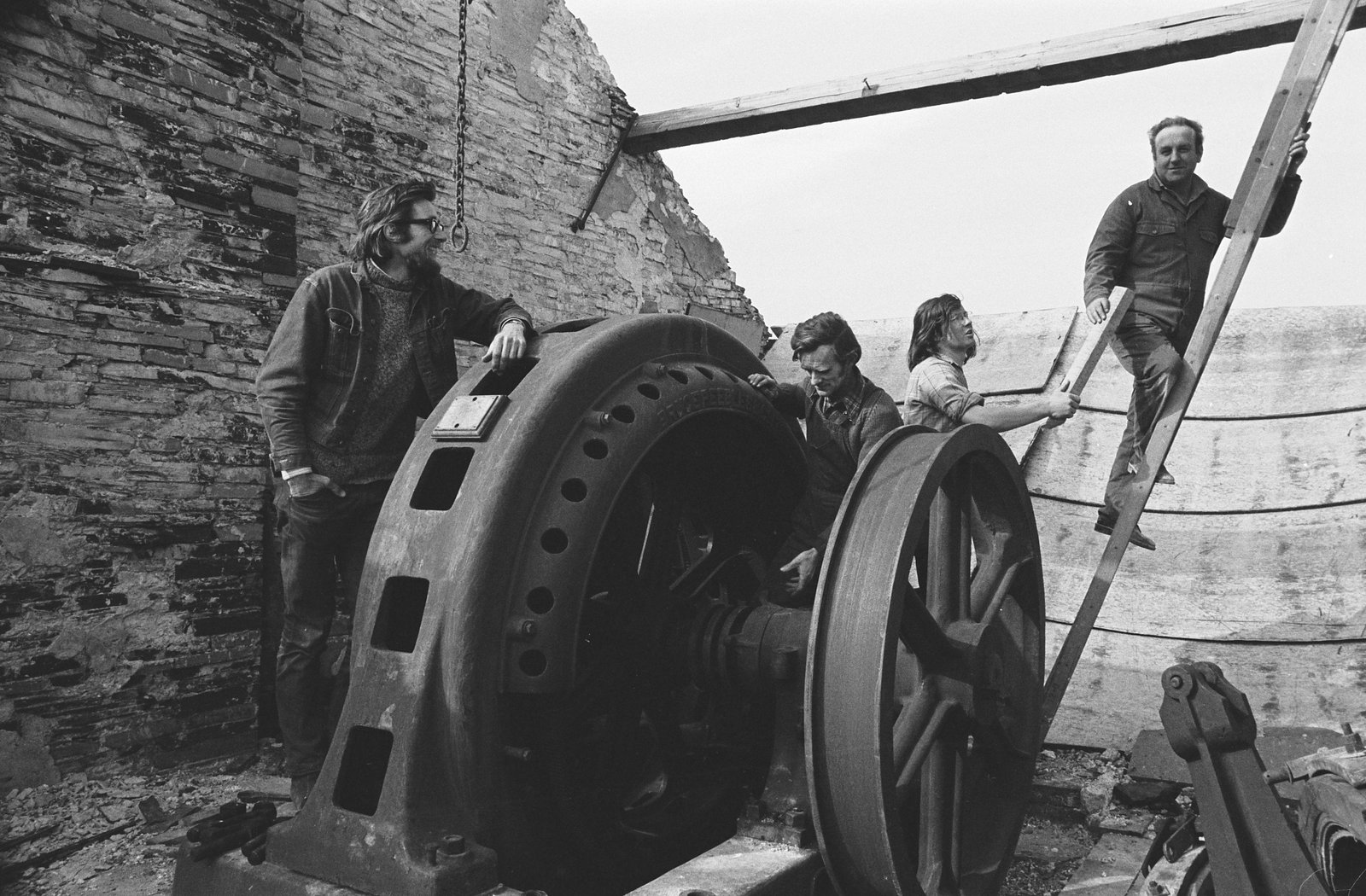 Oakeley, submitted by Buddle-Bot on 01-04-2025.
© Geoff Charles https://creativecommons.org/licenses/by-sa/4.0/ http://www.llyfrgell.cymru Oakeley