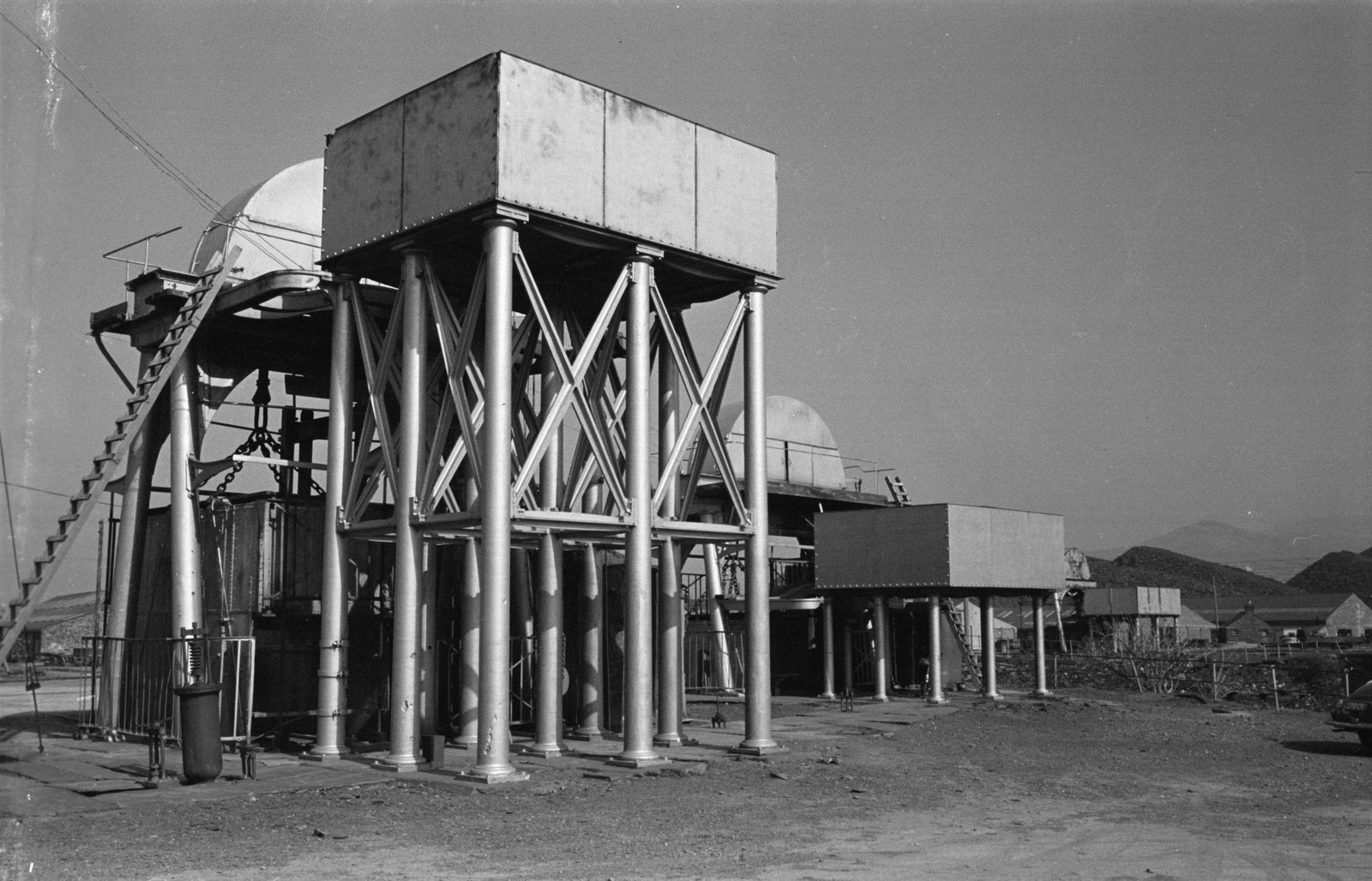Goronwy Roberts, Minister of State for Wales, Penrhyn Quarry visit - 9 Apr 1965, submitted by Buddle-Bot on 01-04-2025.
© Geoff Charles https://creativecommons.org/licenses/by-sa/4.0/ http://www.llyfrgell.cymru Goronwy Roberts, Minister of State for Wales, Penrhyn Quarry visit - 9 Apr 1965