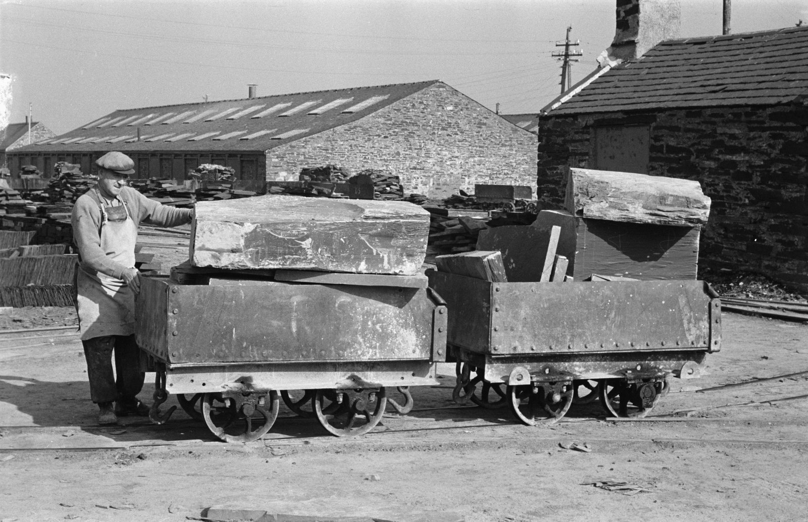 Goronwy Roberts, Minister of State for Wales, Penrhyn Quarry visit - 9 Apr 1965, submitted by Buddle-Bot on 01-04-2025.
© Geoff Charles https://creativecommons.org/licenses/by-sa/4.0/ http://www.llyfrgell.cymru Goronwy Roberts, Minister of State for Wales, Penrhyn Quarry visit - 9 Apr 1965