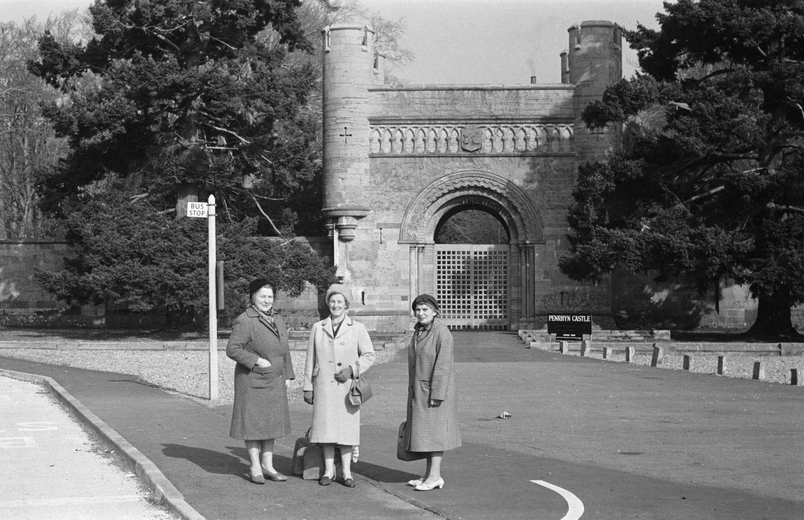 Goronwy Roberts, Minister of State for Wales, Penrhyn Quarry visit - 9 Apr 1965, submitted by Buddle-Bot on 01-04-2025.
© Geoff Charles https://creativecommons.org/licenses/by-sa/4.0/ http://www.llyfrgell.cymru Goronwy Roberts, Minister of State for Wales, Penrhyn Quarry visit - 9 Apr 1965