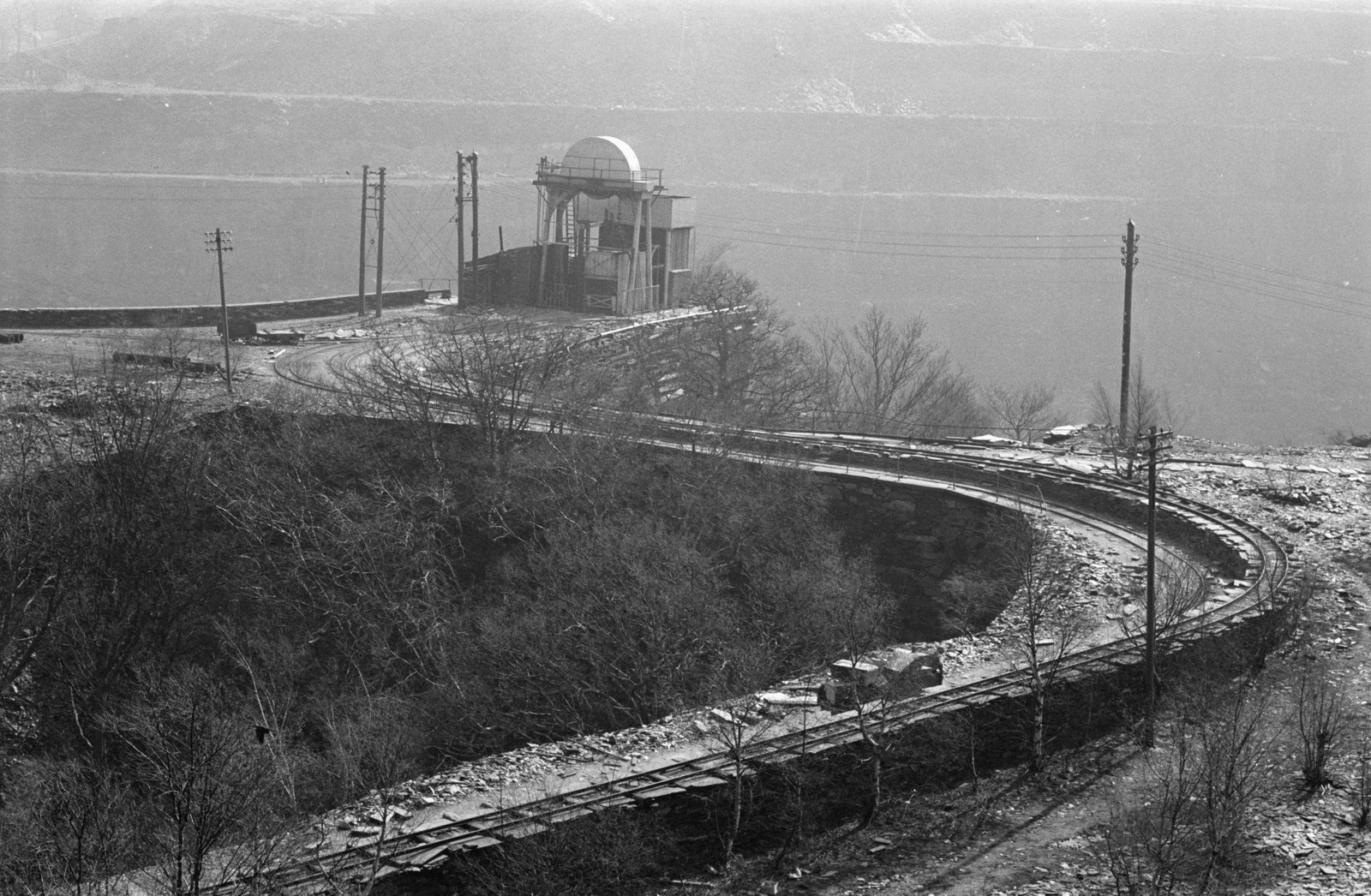 Goronwy Roberts, Minister of State for Wales, Penrhyn Quarry visit - 9 Apr 1965, submitted by Buddle-Bot on 01-04-2025.
© Geoff Charles https://creativecommons.org/licenses/by-sa/4.0/ http://www.llyfrgell.cymru Goronwy Roberts, Minister of State for Wales, Penrhyn Quarry visit - 9 Apr 1965