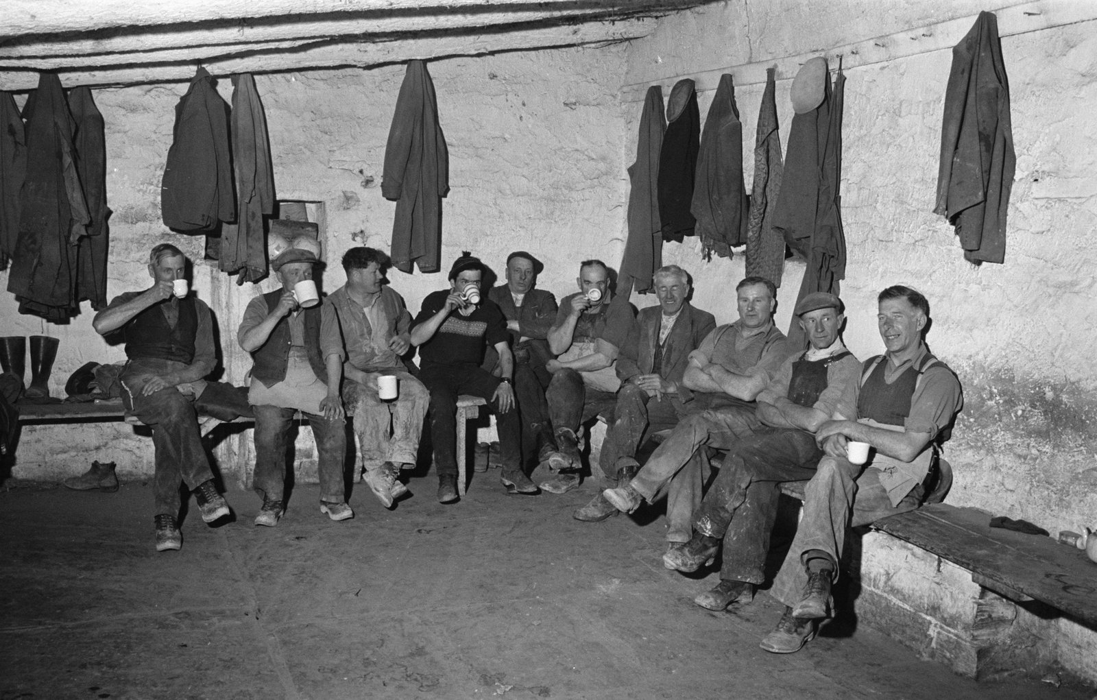 Goronwy Roberts, Minister of State for Wales, Penrhyn Quarry visit - 9 Apr 1965, submitted by Buddle-Bot on 01-04-2025.
© Geoff Charles https://creativecommons.org/licenses/by-sa/4.0/ http://www.llyfrgell.cymru Goronwy Roberts, Minister of State for Wales, Penrhyn Quarry visit - 9 Apr 1965