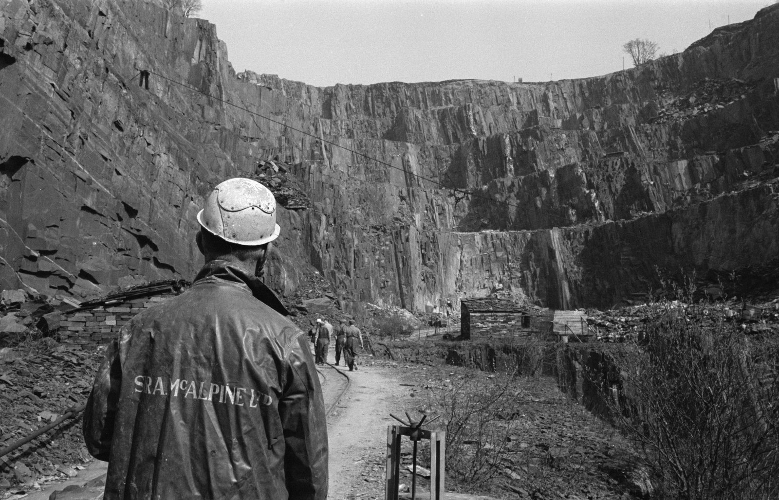 Goronwy Roberts, Minister of State for Wales, Penrhyn Quarry visit - 9 Apr 1965, submitted by Buddle-Bot on 01-04-2025.
© Geoff Charles https://creativecommons.org/licenses/by-sa/4.0/ http://www.llyfrgell.cymru Goronwy Roberts, Minister of State for Wales, Penrhyn Quarry visit - 9 Apr 1965