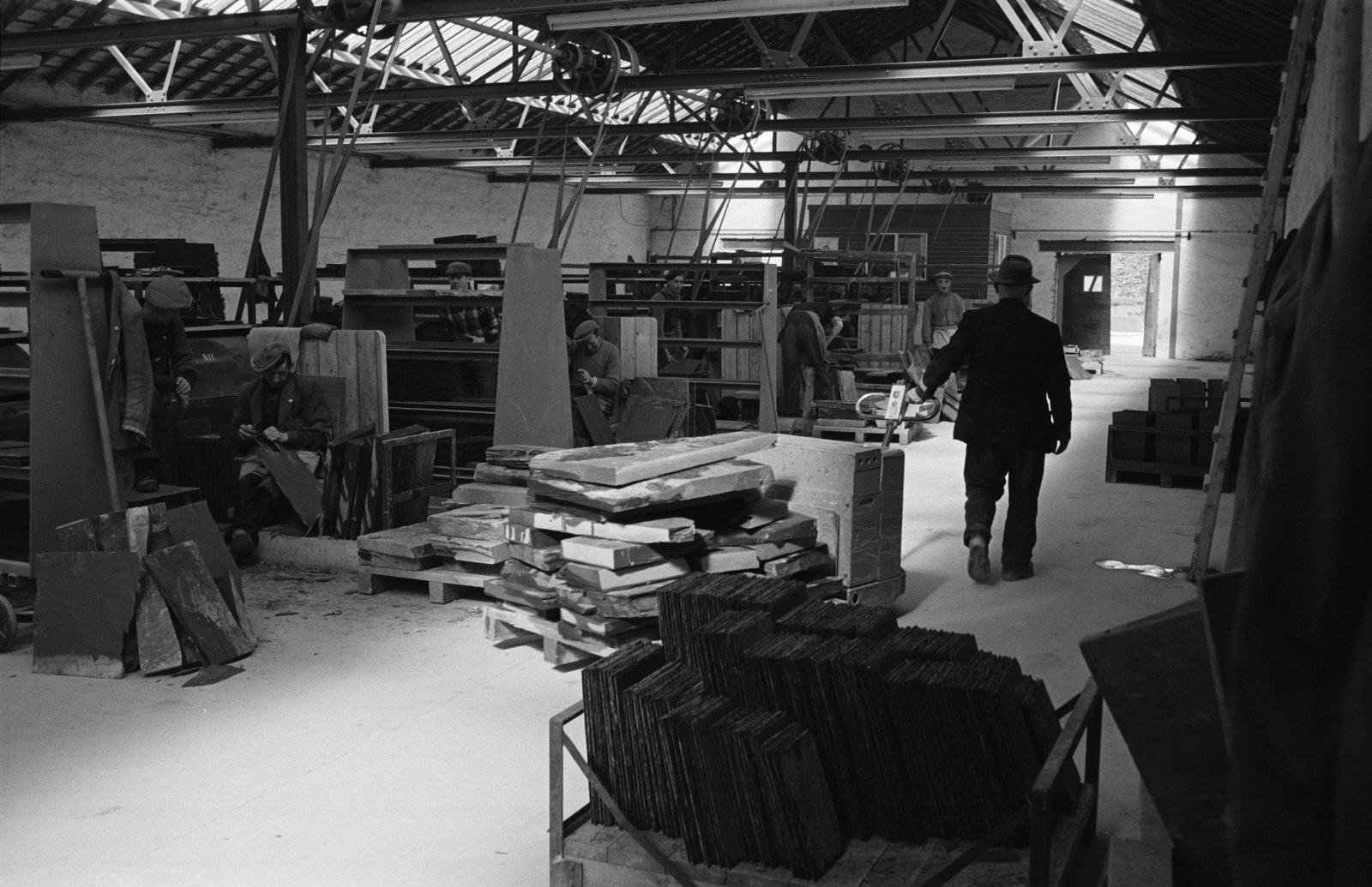 Goronwy Roberts, Minister of State for Wales, Penrhyn Quarry visit - 9 Apr 1965, submitted by Buddle-Bot on 01-04-2025.
© Geoff Charles https://creativecommons.org/licenses/by-sa/4.0/ http://www.llyfrgell.cymru Goronwy Roberts, Minister of State for Wales, Penrhyn Quarry visit - 9 Apr 1965