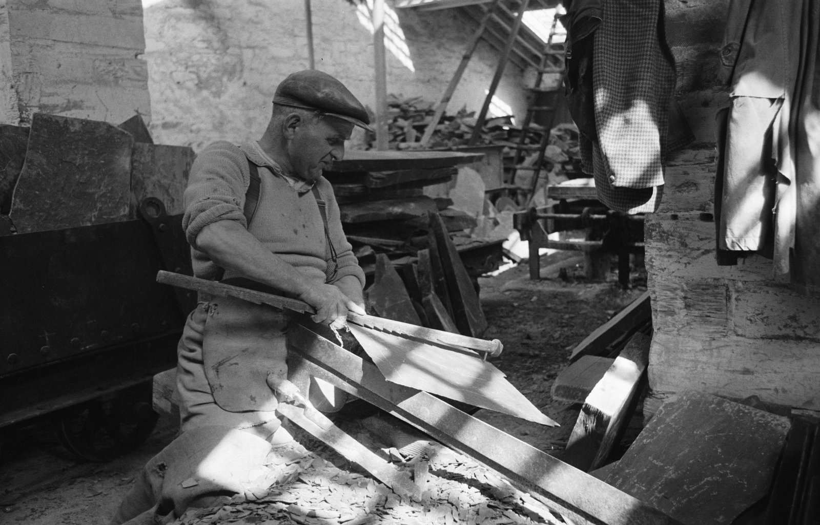 Goronwy Roberts, Minister of State for Wales, Penrhyn Quarry visit - 9 Apr 1965, submitted by Buddle-Bot on 01-04-2025.
© Geoff Charles https://creativecommons.org/licenses/by-sa/4.0/ http://www.llyfrgell.cymru Goronwy Roberts, Minister of State for Wales, Penrhyn Quarry visit - 9 Apr 1965