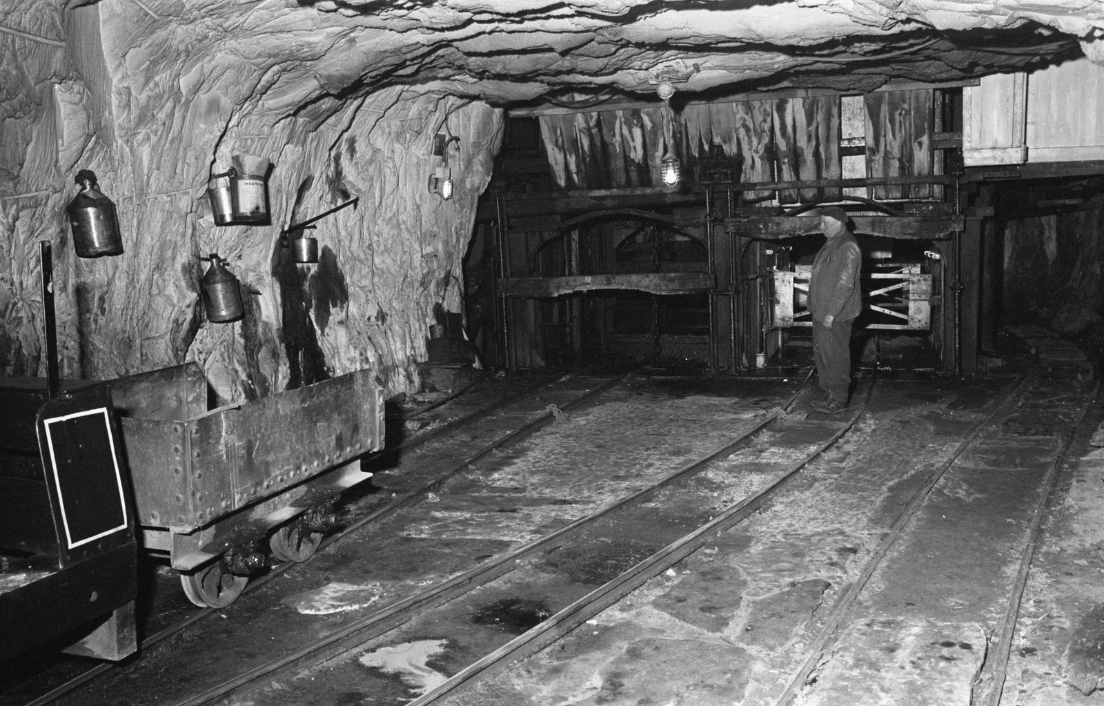 Goronwy Roberts, Minister of State for Wales, Penrhyn Quarry visit - 9 Apr 1965, submitted by Buddle-Bot on 01-04-2025.
© Geoff Charles https://creativecommons.org/licenses/by-sa/4.0/ http://www.llyfrgell.cymru Goronwy Roberts, Minister of State for Wales, Penrhyn Quarry visit - 9 Apr 1965