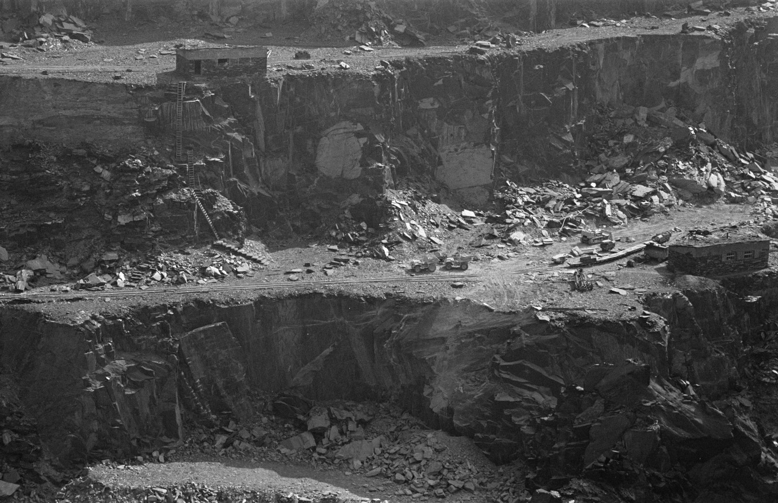 Goronwy Roberts, Minister of State for Wales, Penrhyn Quarry visit - 9 Apr 1965, submitted by Buddle-Bot on 01-04-2025.
© Geoff Charles https://creativecommons.org/licenses/by-sa/4.0/ http://www.llyfrgell.cymru Goronwy Roberts, Minister of State for Wales, Penrhyn Quarry visit - 9 Apr 1965