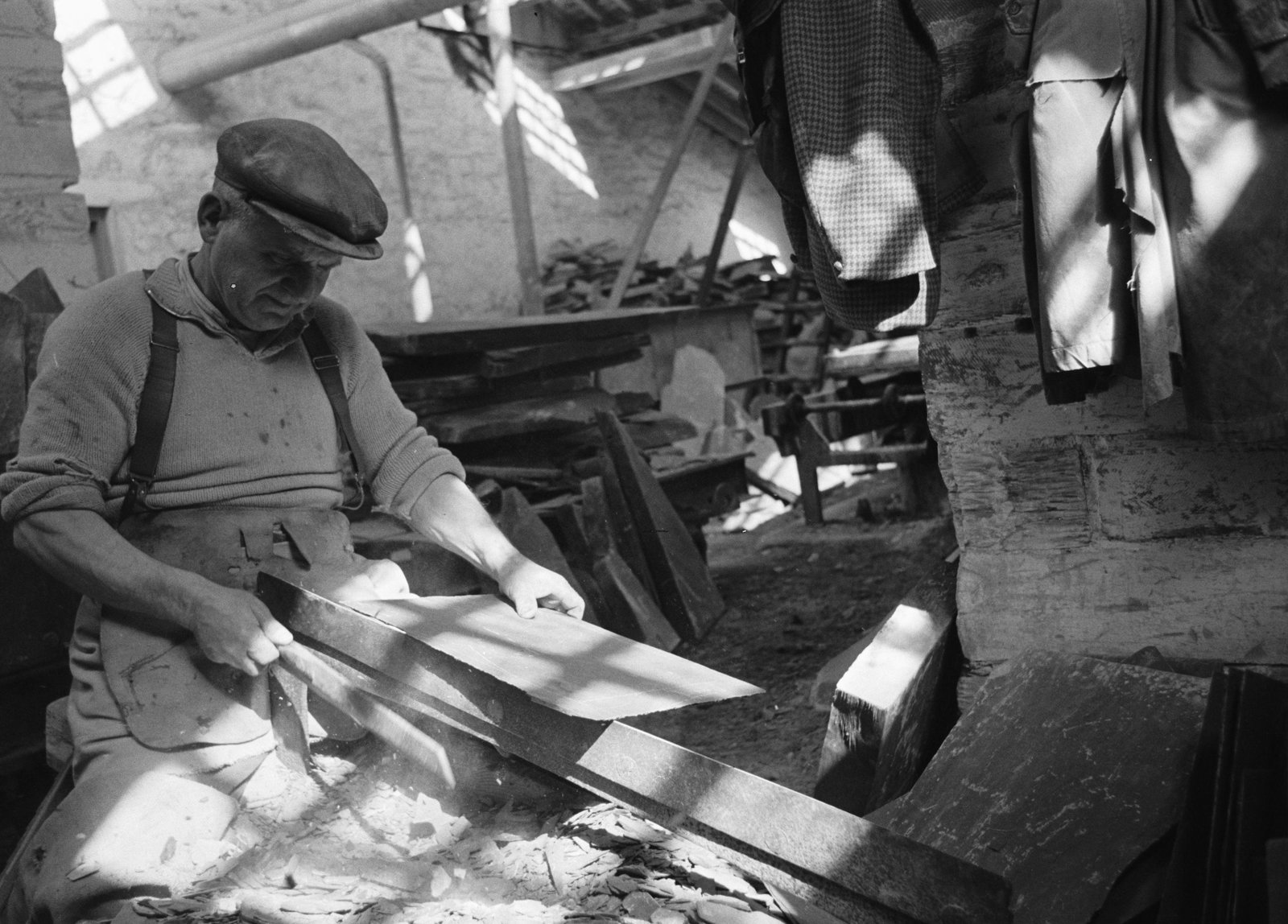 Goronwy Roberts, Minister of State for Wales, Penrhyn Quarry visit - 9 Apr 1965, submitted by Buddle-Bot on 01-04-2025.
© Geoff Charles https://creativecommons.org/licenses/by-sa/4.0/ http://www.llyfrgell.cymru Goronwy Roberts, Minister of State for Wales, Penrhyn Quarry visit - 9 Apr 1965