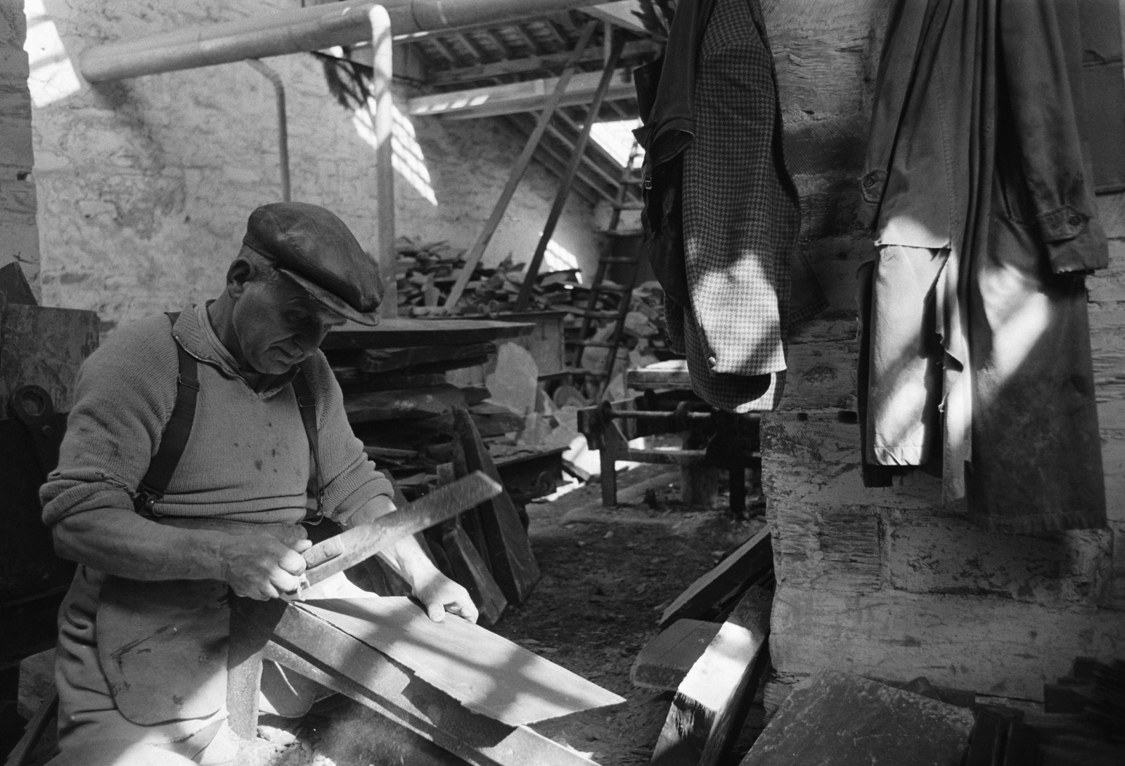 Goronwy Roberts, Minister of State for Wales, Penrhyn Quarry visit - 9 Apr 1965, submitted by Buddle-Bot on 01-04-2025.
© Geoff Charles https://creativecommons.org/licenses/by-sa/4.0/ http://www.llyfrgell.cymru Goronwy Roberts, Minister of State for Wales, Penrhyn Quarry visit - 9 Apr 1965