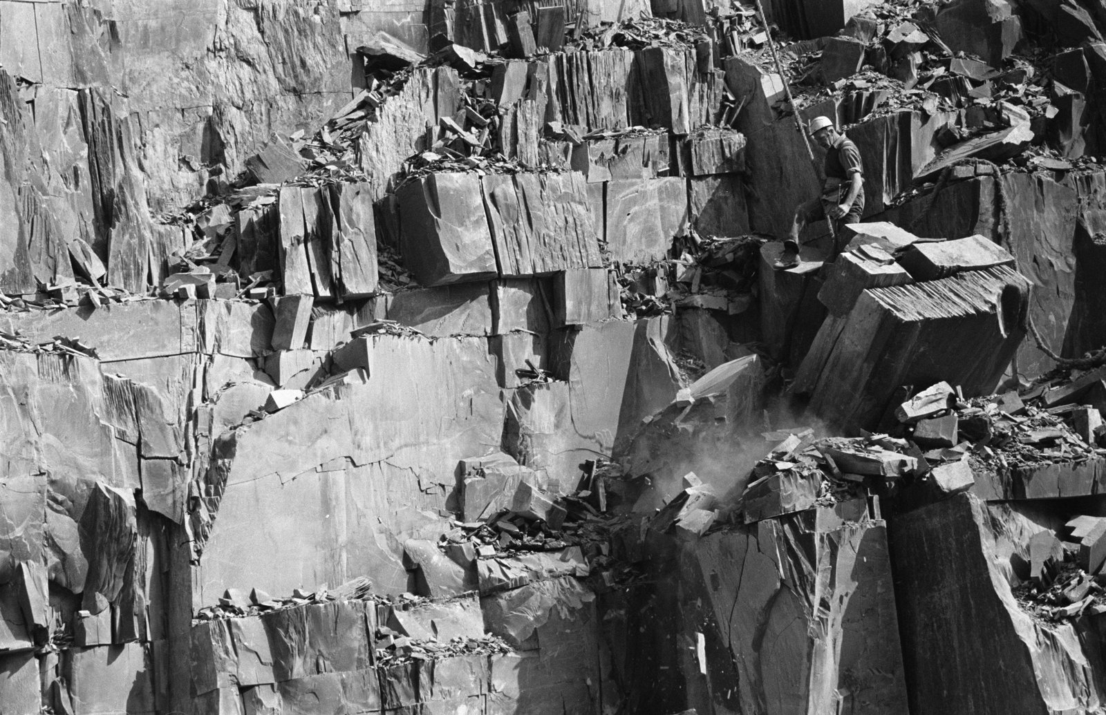 Goronwy Roberts, Minister of State for Wales, Penrhyn Quarry visit - 9 Apr 1965, submitted by Buddle-Bot on 01-04-2025.
© Geoff Charles https://creativecommons.org/licenses/by-sa/4.0/ http://www.llyfrgell.cymru Goronwy Roberts, Minister of State for Wales, Penrhyn Quarry visit - 9 Apr 1965