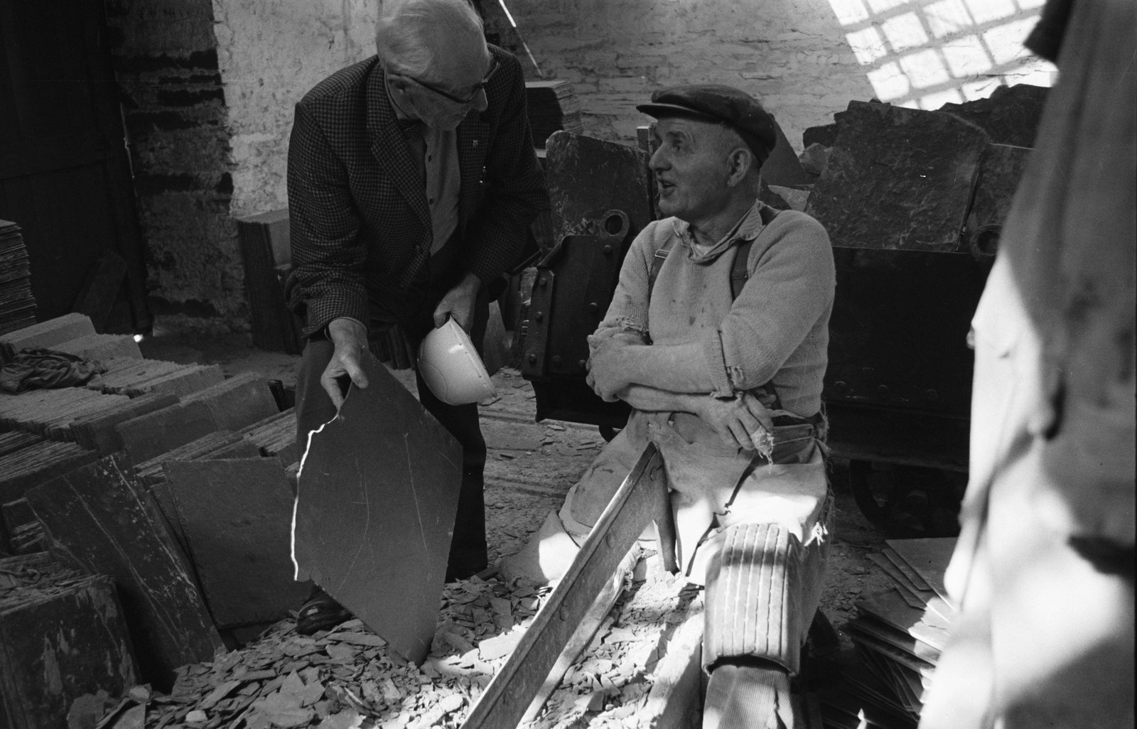 Goronwy Roberts, Minister of State for Wales, Penrhyn Quarry visit - 9 Apr 1965, submitted by Buddle-Bot on 01-04-2025.
© Geoff Charles https://creativecommons.org/licenses/by-sa/4.0/ http://www.llyfrgell.cymru Goronwy Roberts, Minister of State for Wales, Penrhyn Quarry visit - 9 Apr 1965
