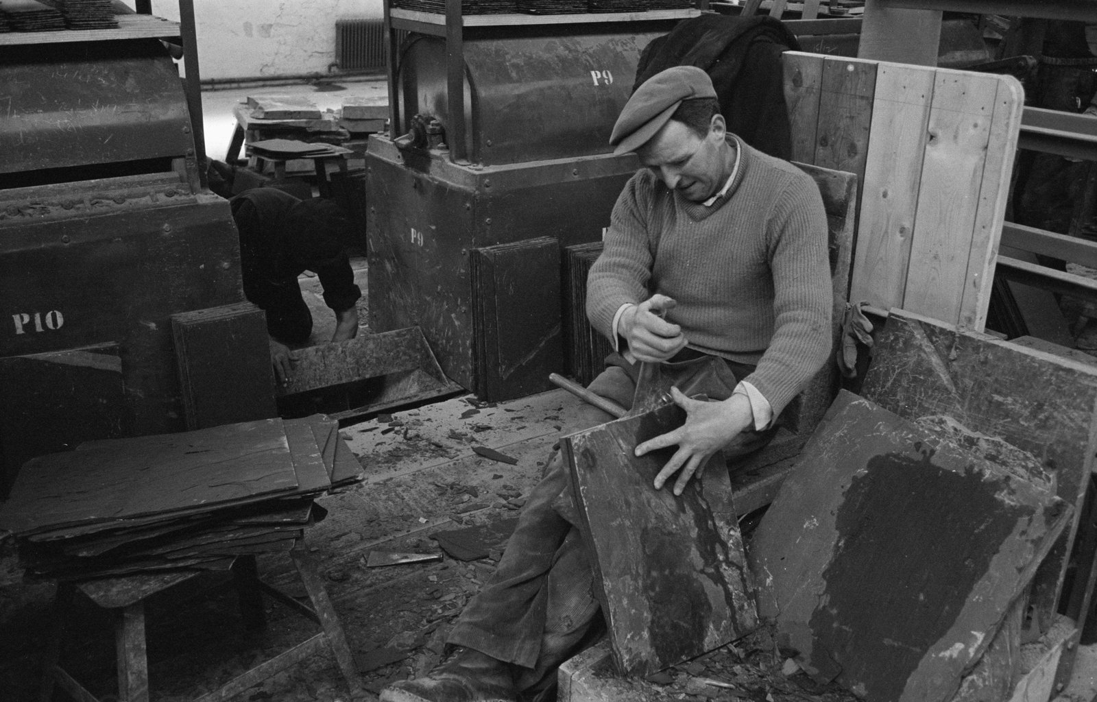 Goronwy Roberts, Minister of State for Wales, Penrhyn Quarry visit - 9 Apr 1965, submitted by Buddle-Bot on 01-04-2025.
© Geoff Charles https://creativecommons.org/licenses/by-sa/4.0/ http://www.llyfrgell.cymru Goronwy Roberts, Minister of State for Wales, Penrhyn Quarry visit - 9 Apr 1965