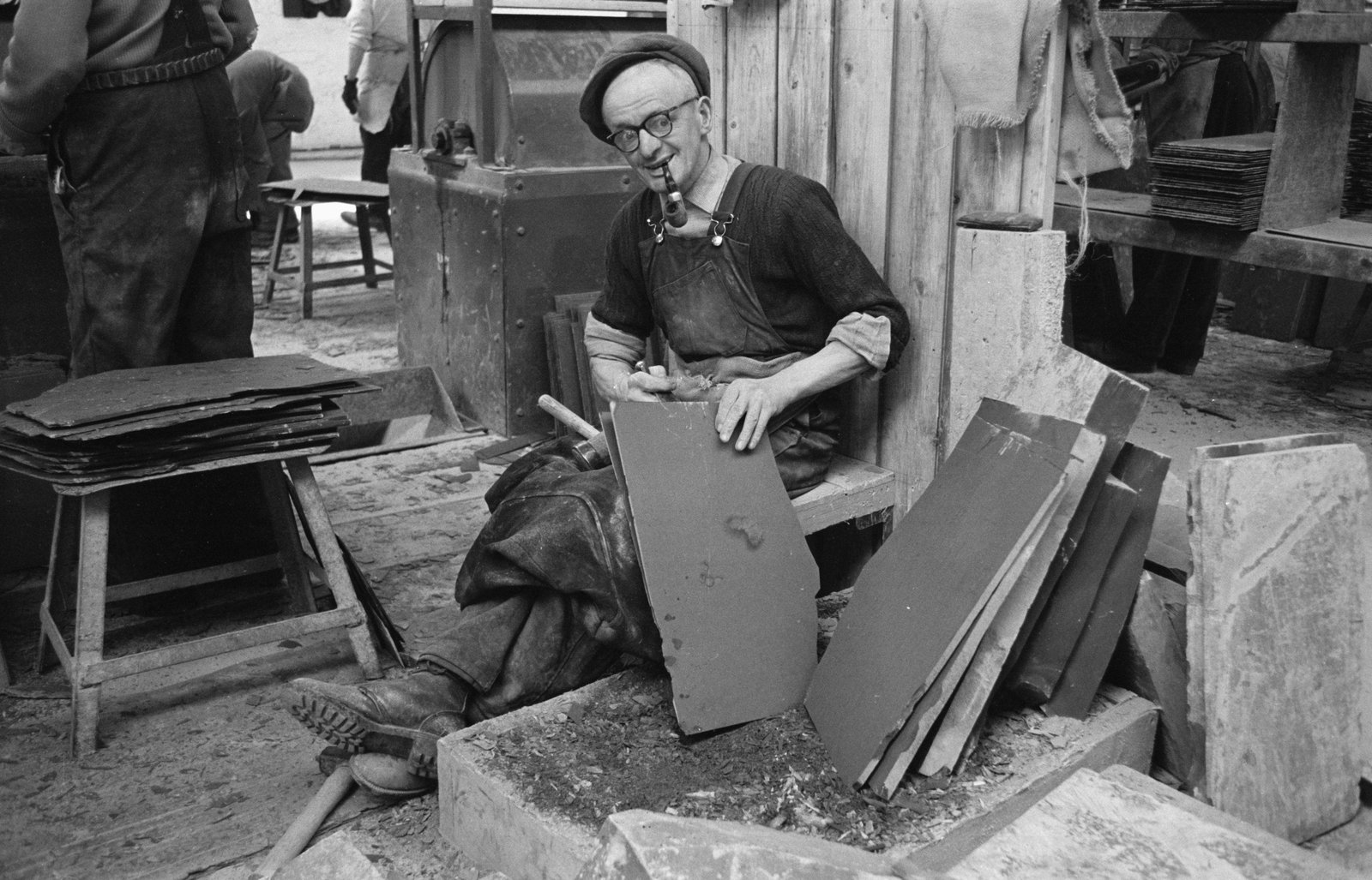 Goronwy Roberts, Minister of State for Wales, Penrhyn Quarry visit - 9 Apr 1965, submitted by Buddle-Bot on 01-04-2025.
© Geoff Charles https://creativecommons.org/licenses/by-sa/4.0/ http://www.llyfrgell.cymru Goronwy Roberts, Minister of State for Wales, Penrhyn Quarry visit - 9 Apr 1965