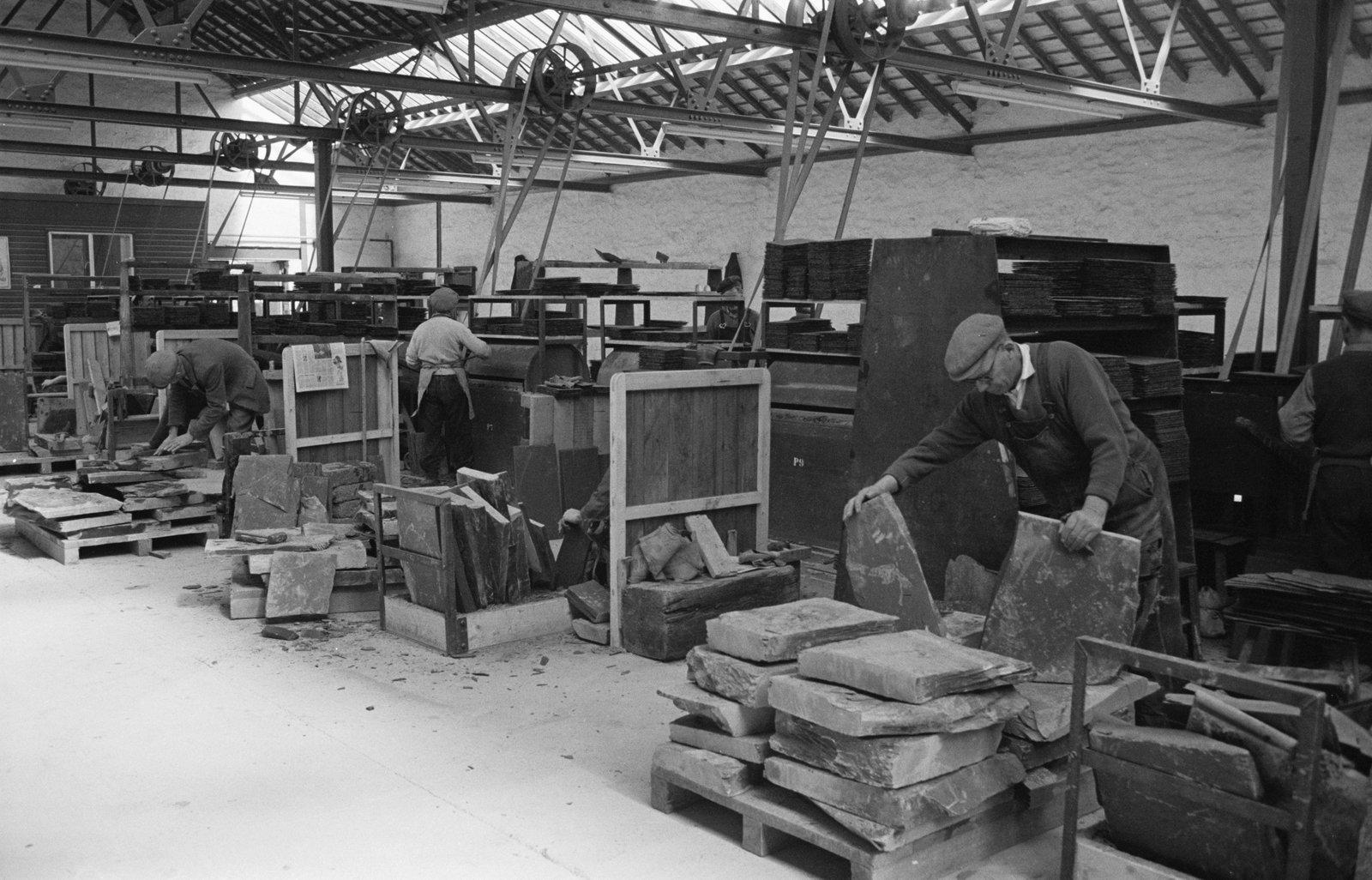Goronwy Roberts, Minister of State for Wales, Penrhyn Quarry visit - 9 Apr 1965, submitted by Buddle-Bot on 01-04-2025.
© Geoff Charles https://creativecommons.org/licenses/by-sa/4.0/ http://www.llyfrgell.cymru Goronwy Roberts, Minister of State for Wales, Penrhyn Quarry visit - 9 Apr 1965