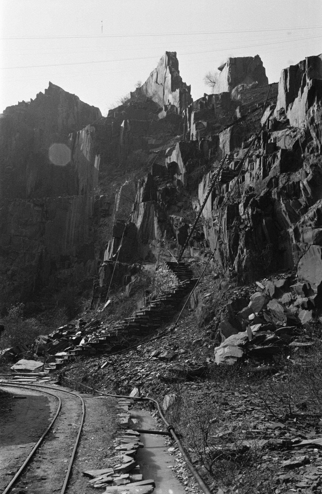 Goronwy Roberts, Minister of State for Wales, Penrhyn Quarry visit - 9 Apr 1965, submitted by Buddle-Bot on 01-04-2025.
© Geoff Charles https://creativecommons.org/licenses/by-sa/4.0/ http://www.llyfrgell.cymru Goronwy Roberts, Minister of State for Wales, Penrhyn Quarry visit - 9 Apr 1965