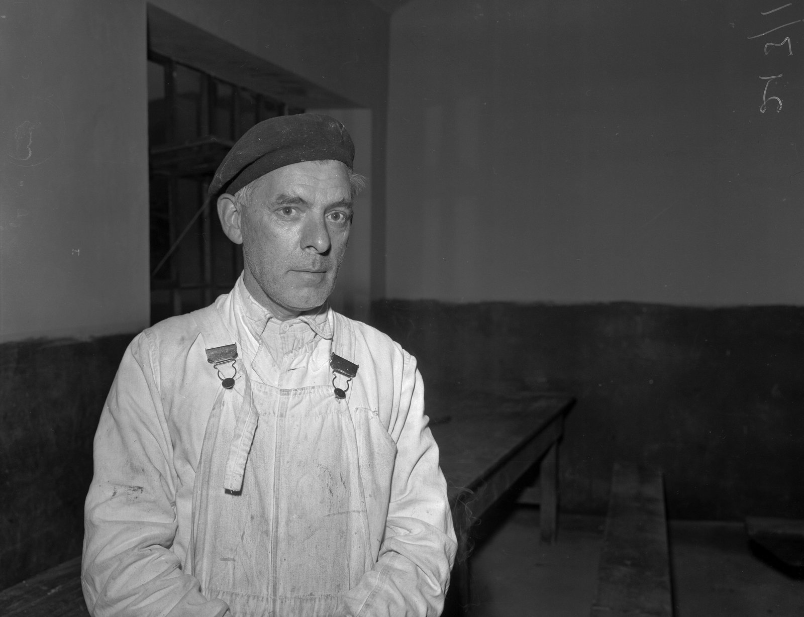 Men at work at the Oakley Quarry, Dec 1, 1958, submitted by Buddle-Bot on 01-04-2025.
© Geoff Charles https://creativecommons.org/licenses/by-sa/4.0/ http://www.llyfrgell.cymru Men at work at the Oakley Quarry, Dec 1, 1958