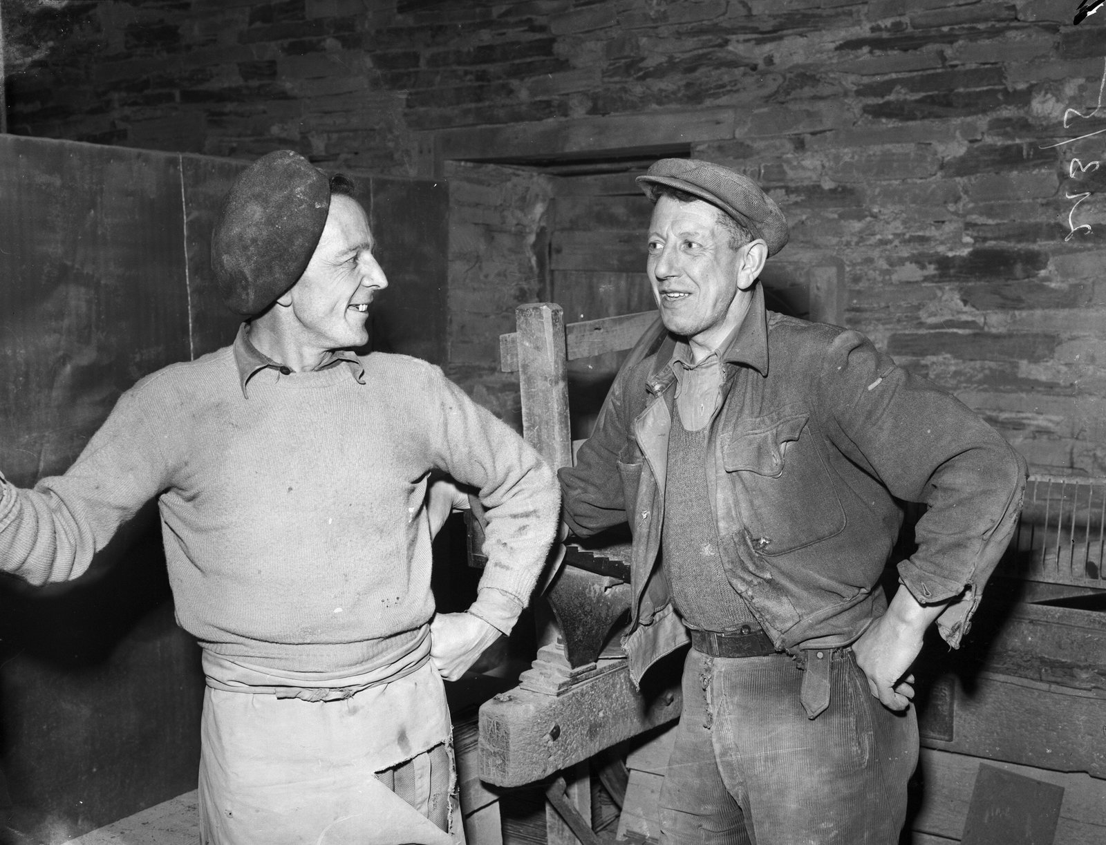 Men at work at the Oakley Quarry, Dec 1, 1958, submitted by Buddle-Bot on 01-04-2025.
© Geoff Charles https://creativecommons.org/licenses/by-sa/4.0/ http://www.llyfrgell.cymru Men at work at the Oakley Quarry, Dec 1, 1958