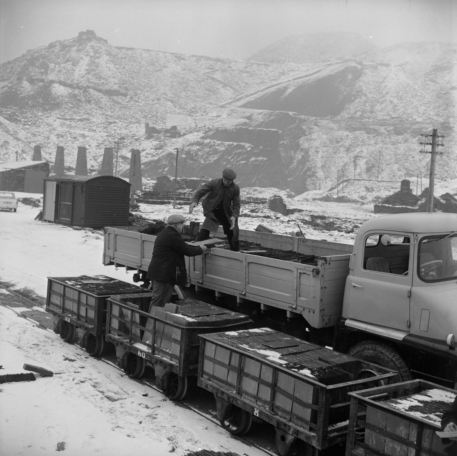 Mechanising Maenofferen - Jan 23, 1964, submitted by Buddle-Bot on 01-04-2025.
© Geoff Charles https://creativecommons.org/licenses/by-sa/4.0/ http://www.llyfrgell.cymru Mechanising Maenofferen - Jan 23, 1964