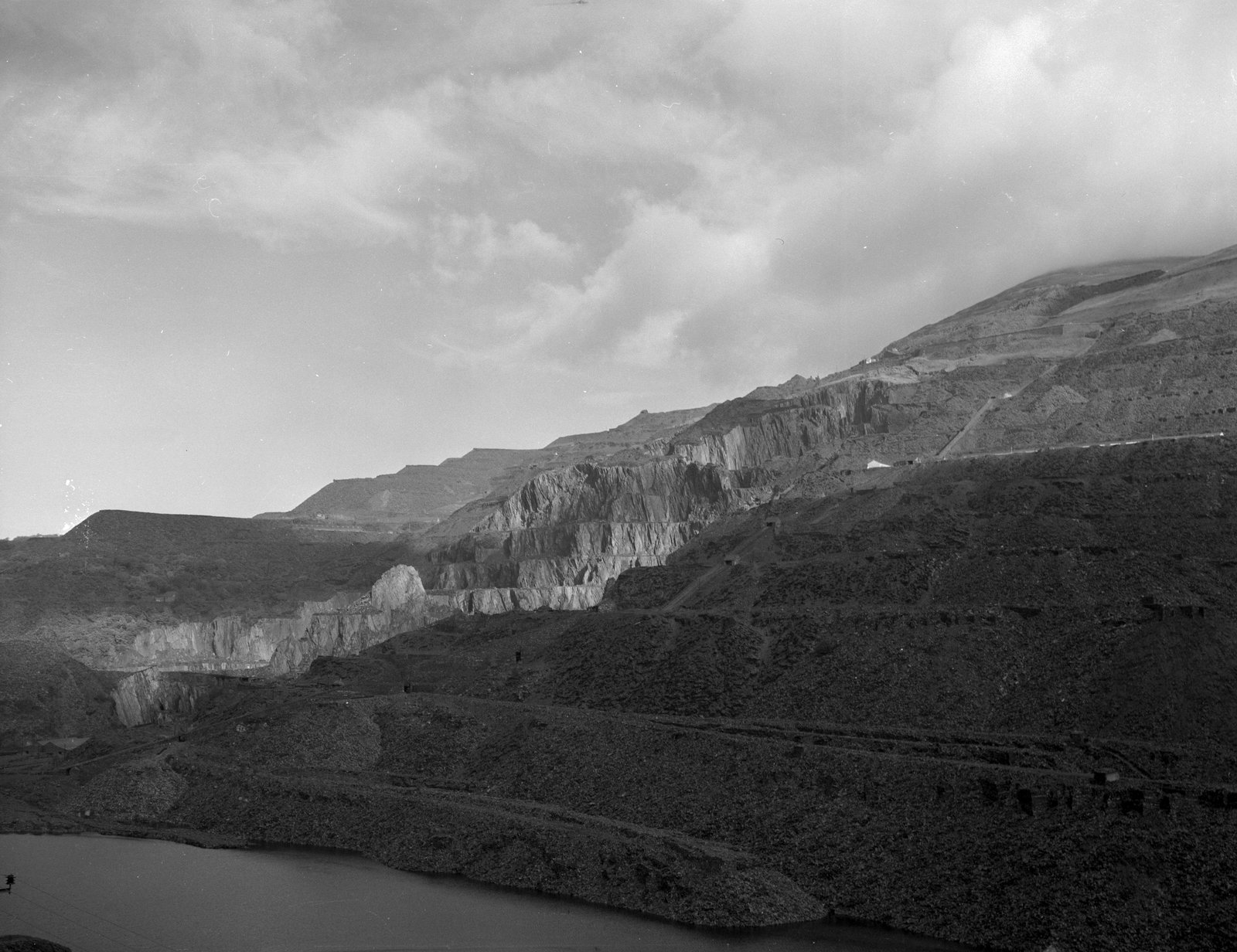 Dinorwic, submitted by Buddle-Bot on 01-04-2025.
© Geoff Charles https://creativecommons.org/licenses/by-sa/4.0/ http://www.llyfrgell.cymru Dinorwic