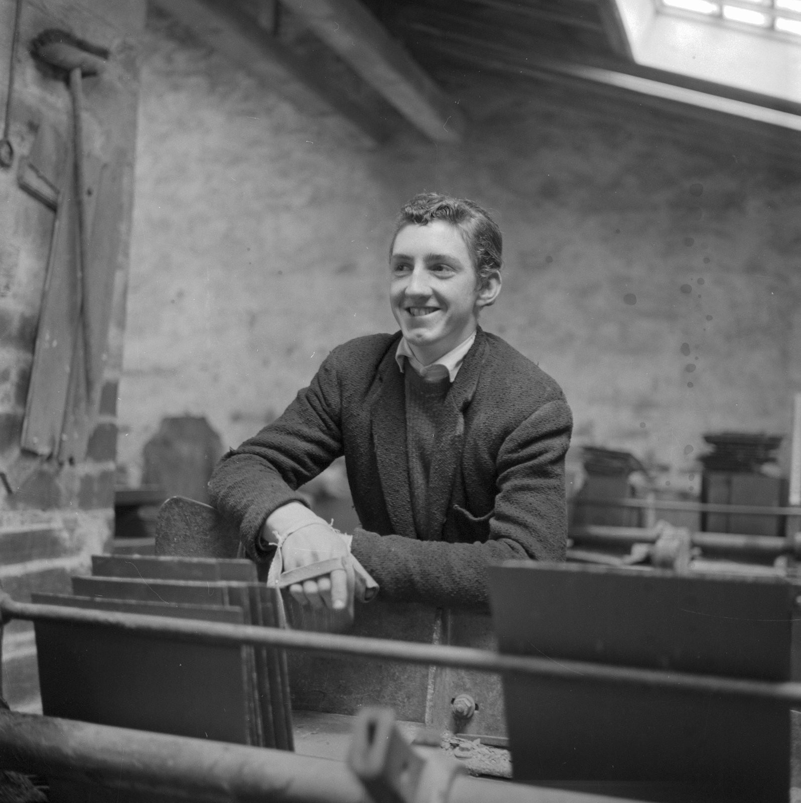 Penrhyn Quarry - Feb 15, 1962, submitted by Buddle-Bot on 01-04-2025.
© Geoff Charles https://creativecommons.org/licenses/by-sa/4.0/ http://www.llyfrgell.cymru Penrhyn Quarry - Feb 15, 1962