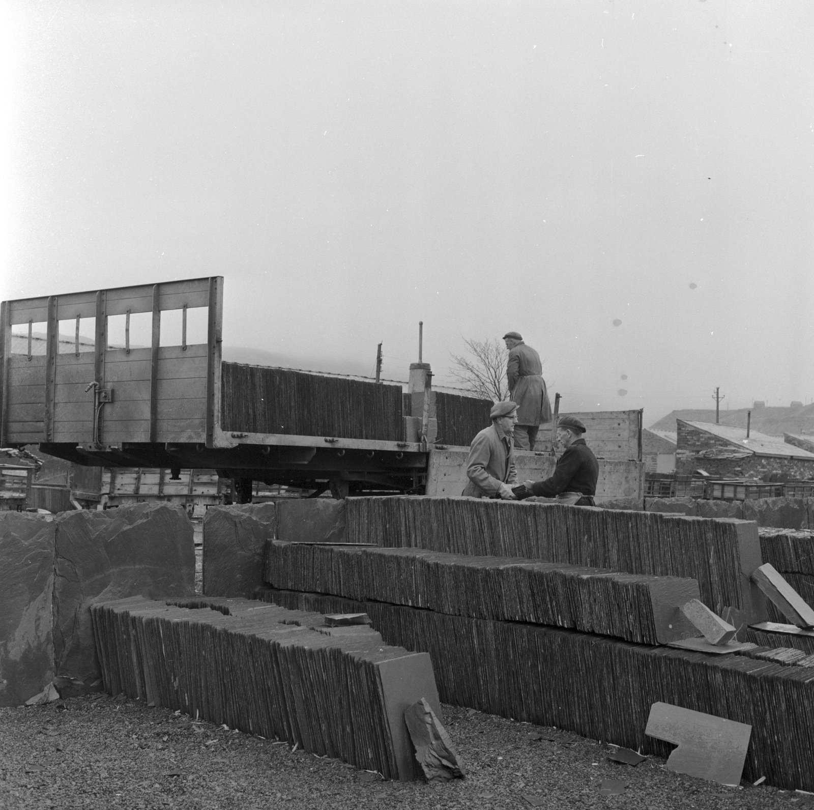 Penrhyn Quarry - Feb 15, 1962, submitted by Buddle-Bot on 01-04-2025.
© Geoff Charles https://creativecommons.org/licenses/by-sa/4.0/ http://www.llyfrgell.cymru Penrhyn Quarry - Feb 15, 1962