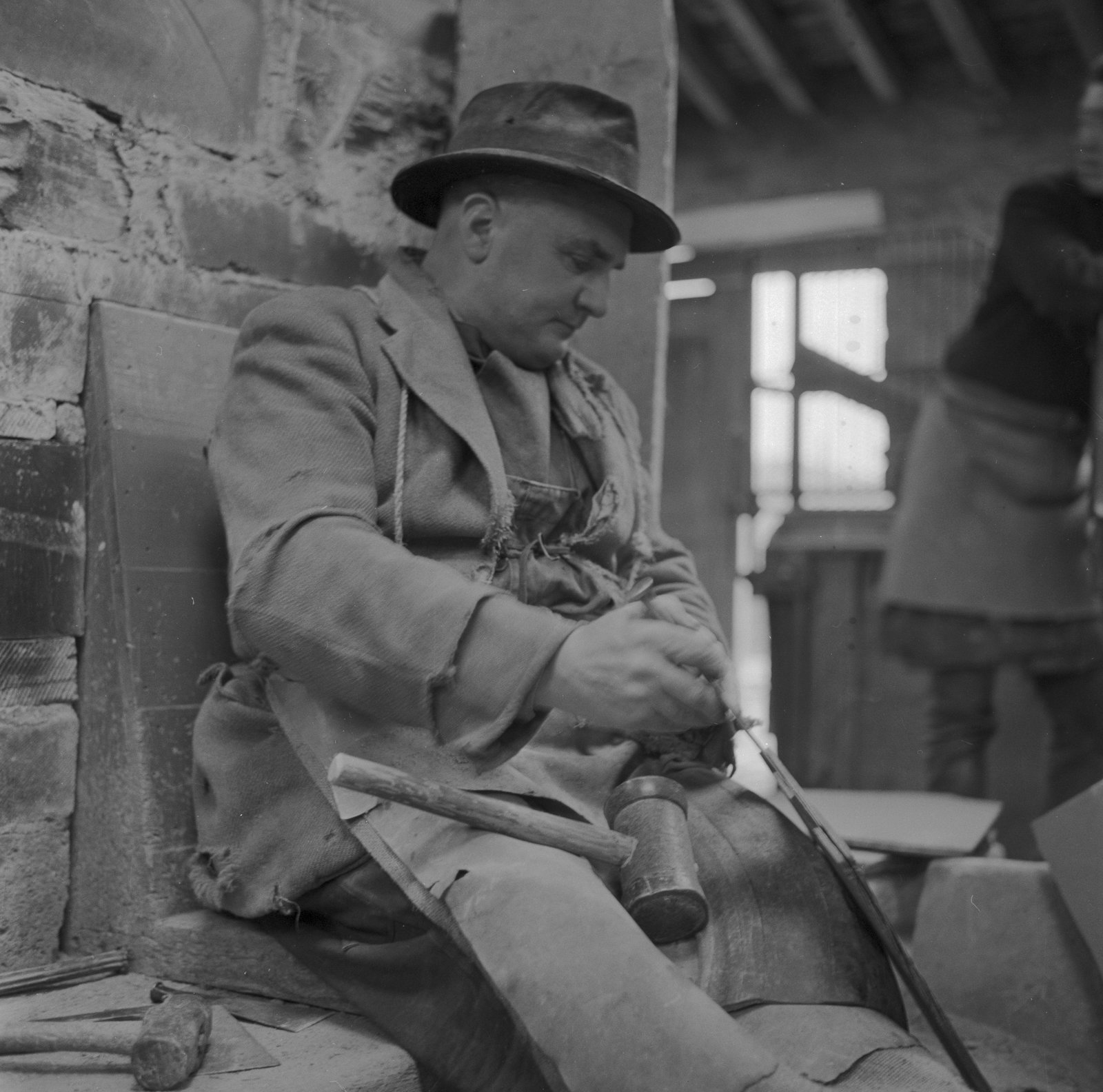 Penrhyn Quarry - Feb 15, 1962, submitted by Buddle-Bot on 01-04-2025.
© Geoff Charles https://creativecommons.org/licenses/by-sa/4.0/ http://www.llyfrgell.cymru Penrhyn Quarry - Feb 15, 1962